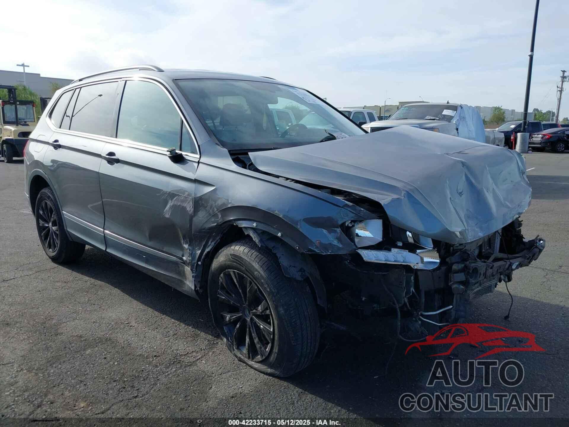 VOLKSWAGEN TIGUAN 2018 - 3VV3B7AX8JM049913