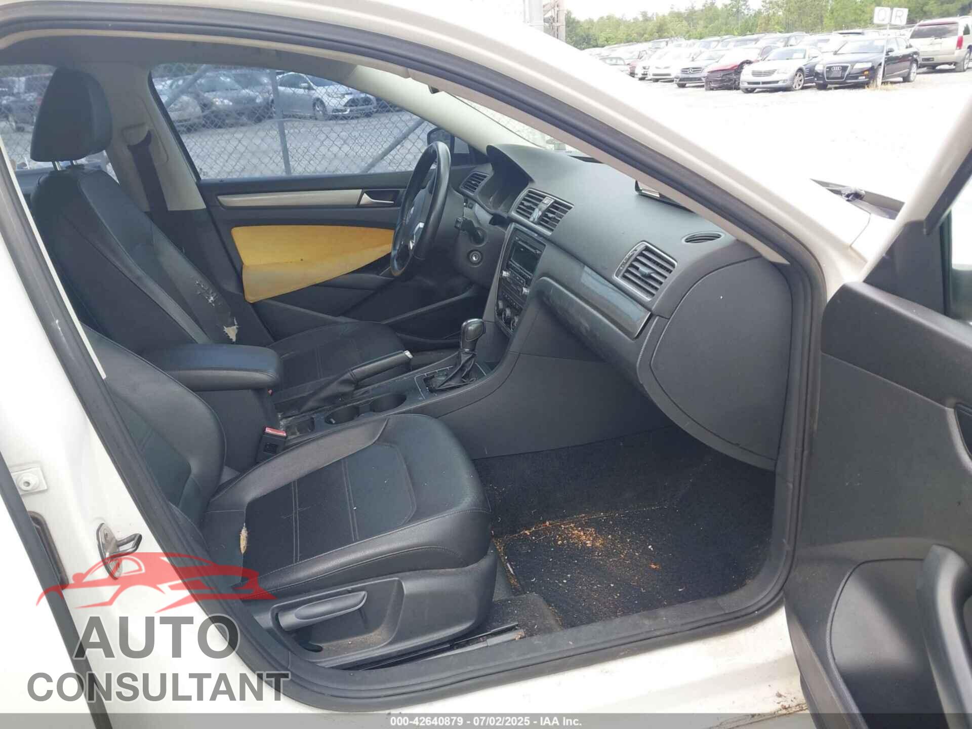 VOLKSWAGEN PASSAT 2014 - 1VWAH7A35EC005325