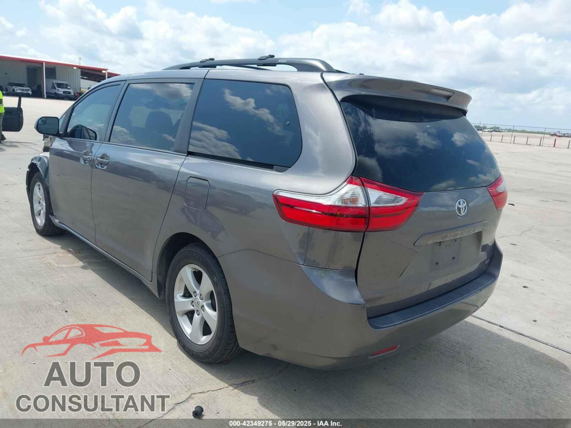 TOYOTA SIENNA 2017 - 5TDKZ3DC6HS898455