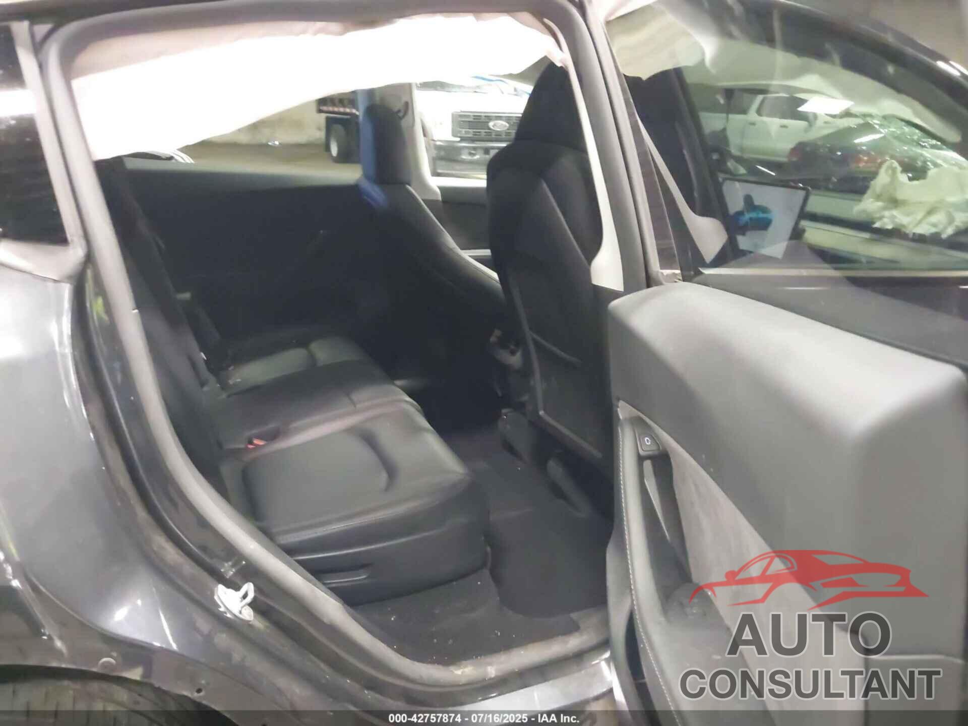 TESLA MODEL Y 2024 - 7SAYGAEE2RF071436