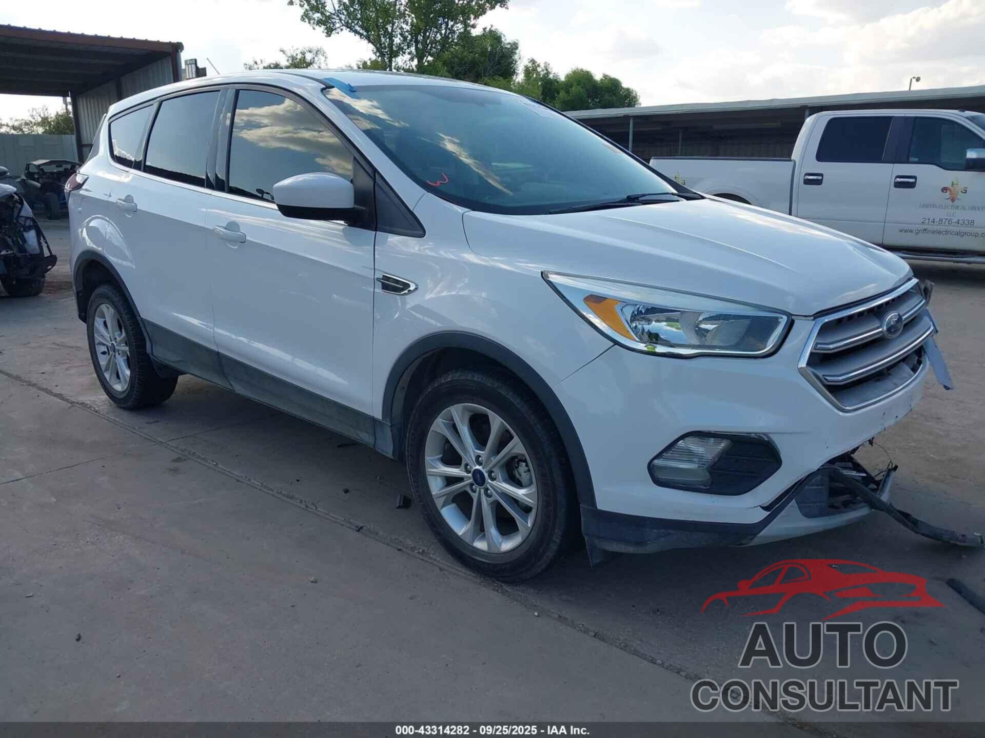 FORD ESCAPE 2017 - 1FMCU0GD5HUB42337