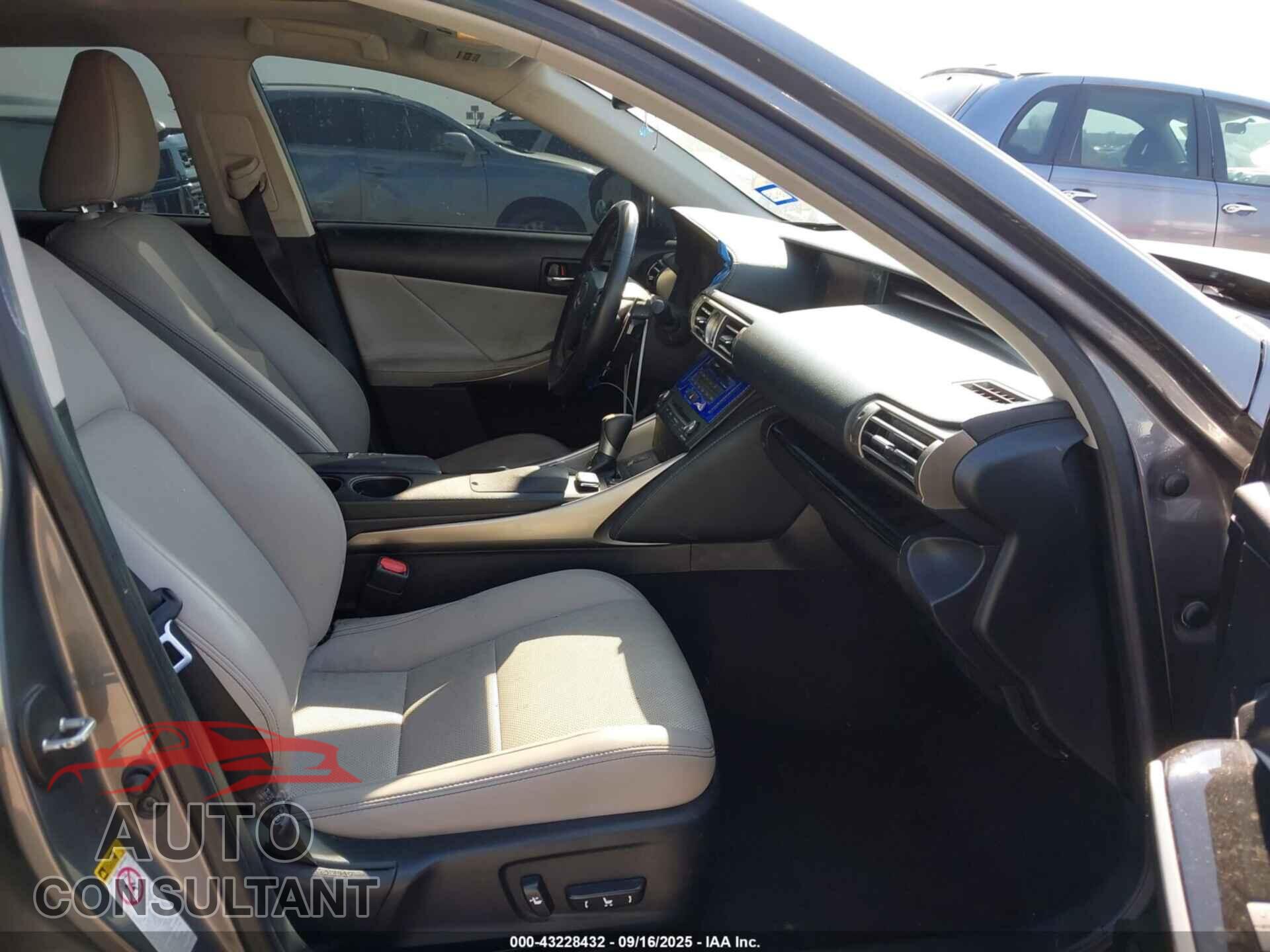 LEXUS IS 250 2015 - JTHBF1D20F5049007