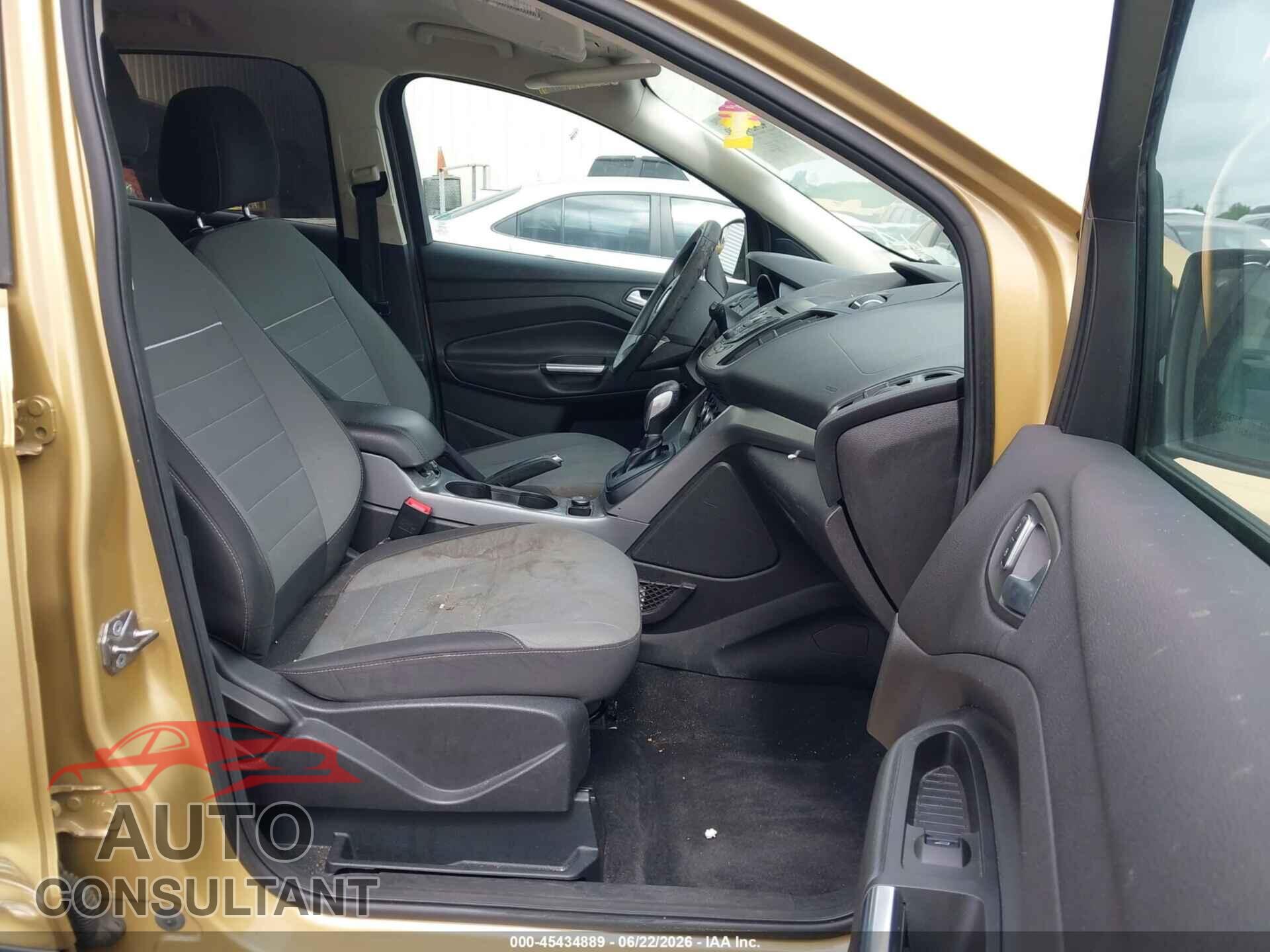 FORD ESCAPE 2015 - 1FMCU0G7XFUB92349