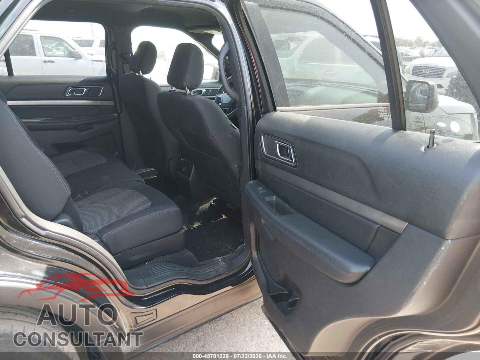 FORD EXPLORER 2018 - 1FM5K7D80JGB30535
