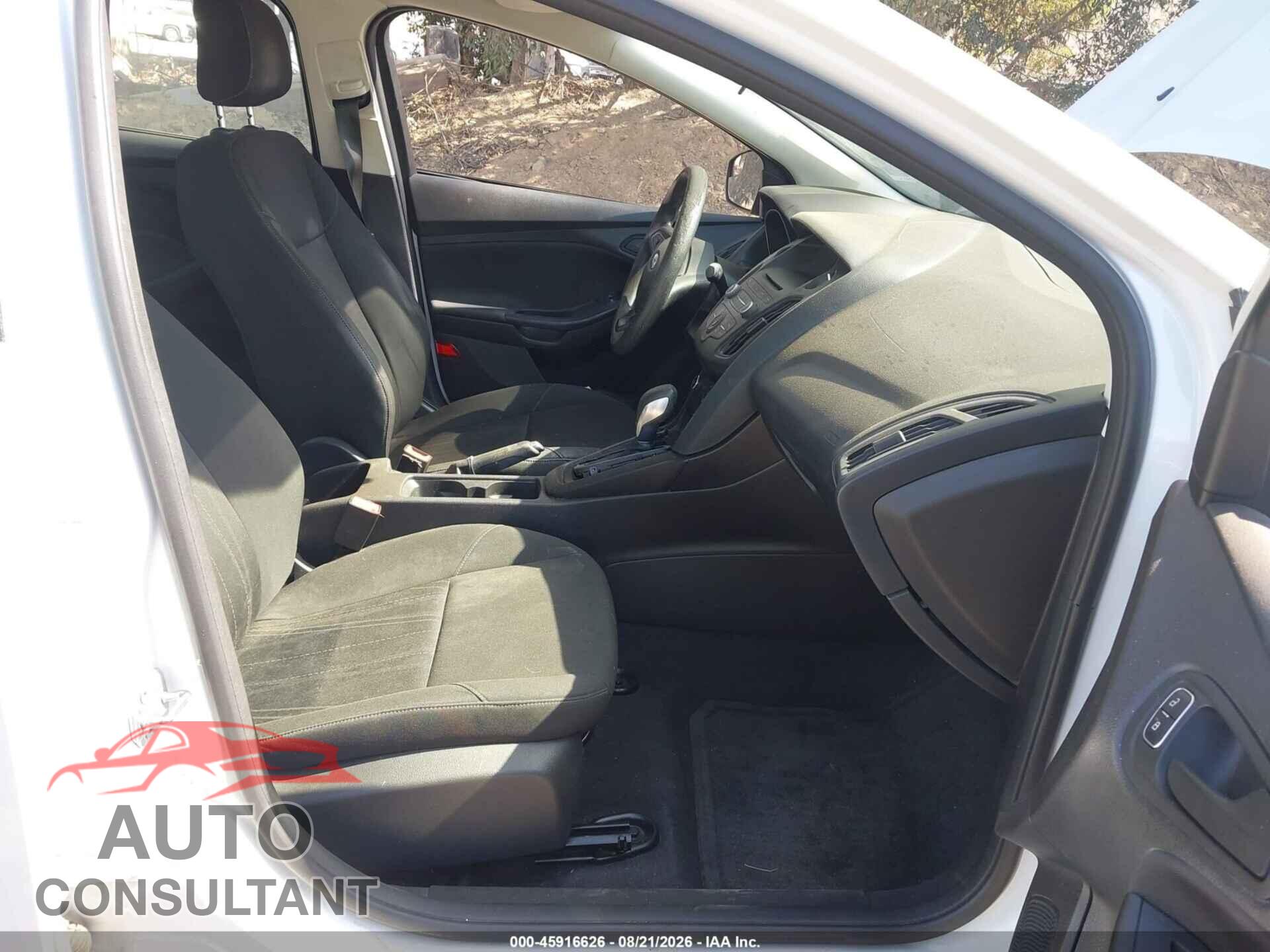 FORD FOCUS 2015 - 1FADP3E20FL358043