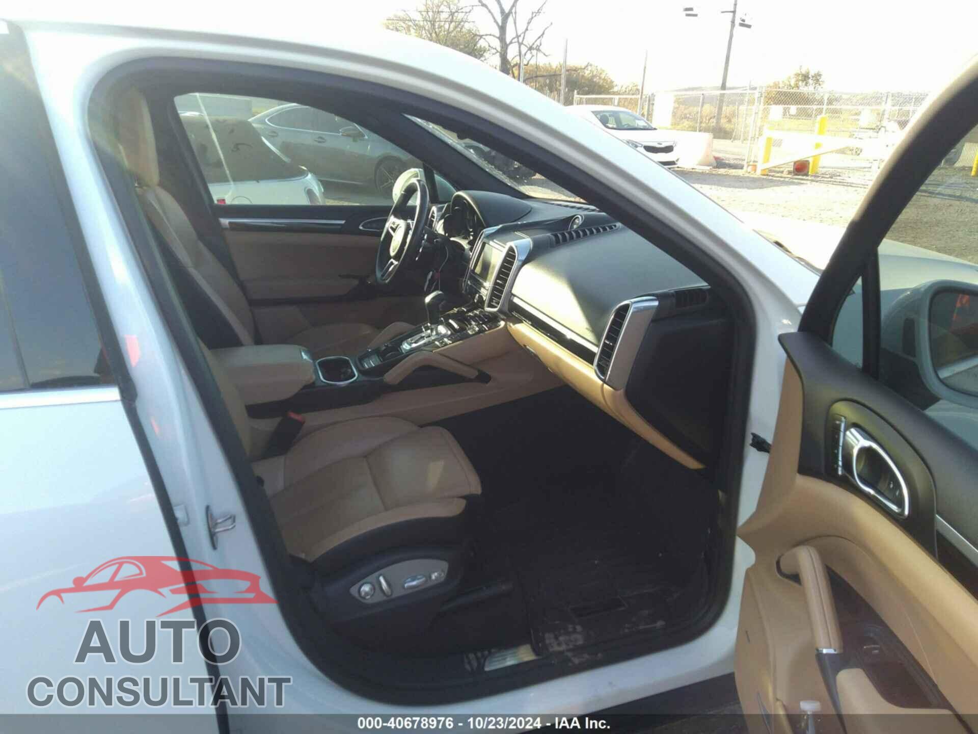 PORSCHE CAYENNE 2016 - WP1AA2A28GLA08691