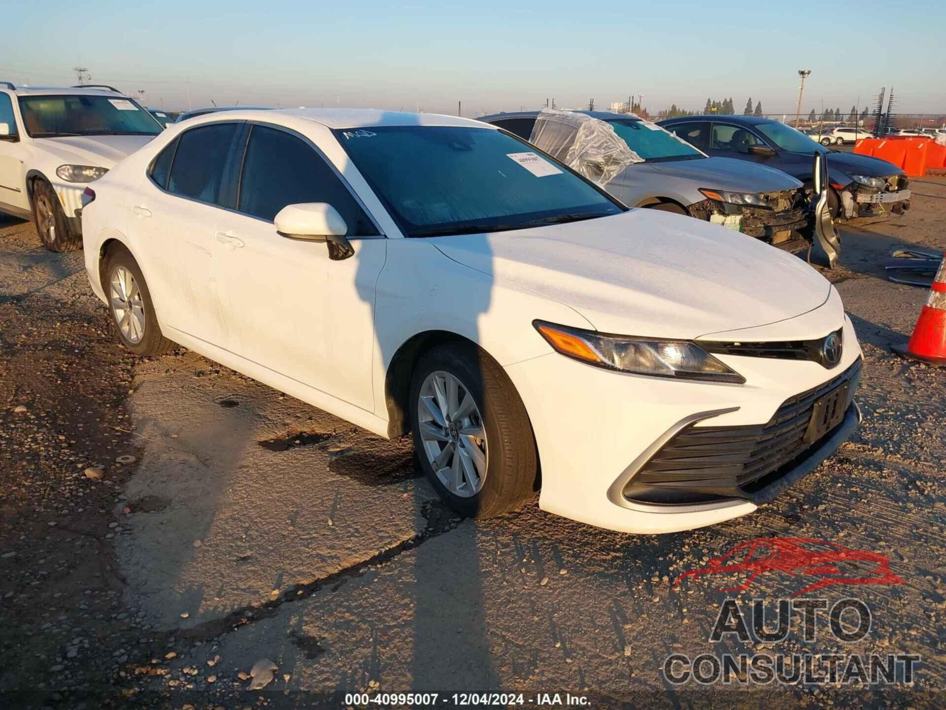 TOYOTA CAMRY 2022 - 4T1C11AK8NU658404