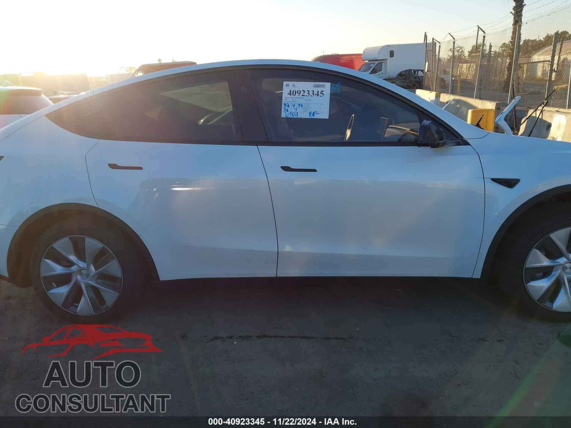 TESLA MODEL Y 2024 - 7SAYGDED8RF084555