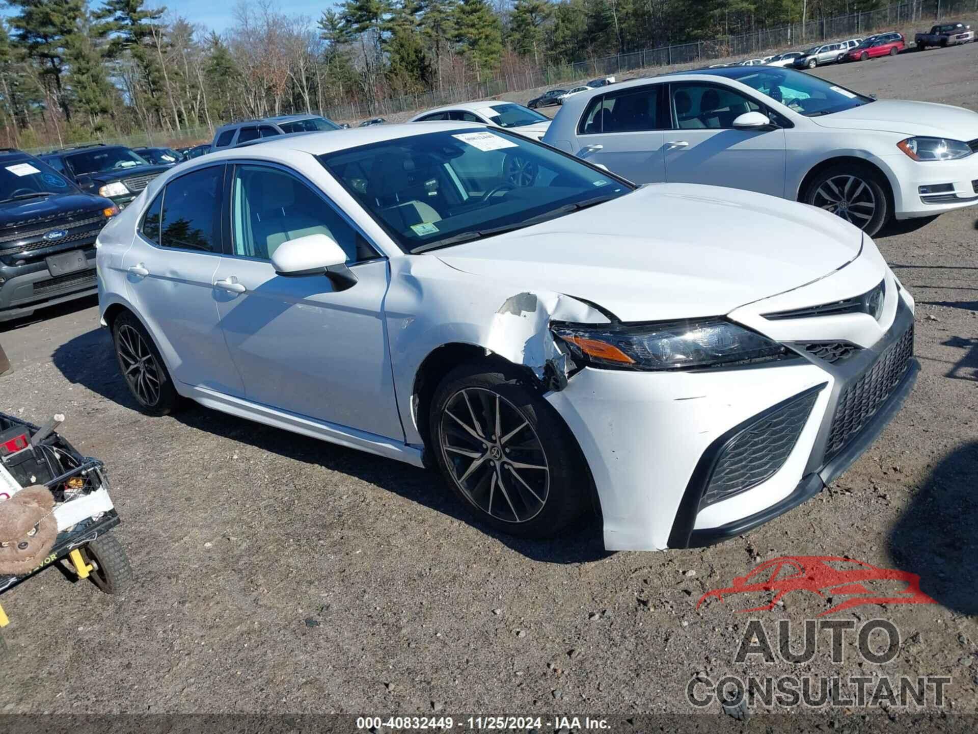 TOYOTA CAMRY 2021 - 4T1G11AK0MU475594