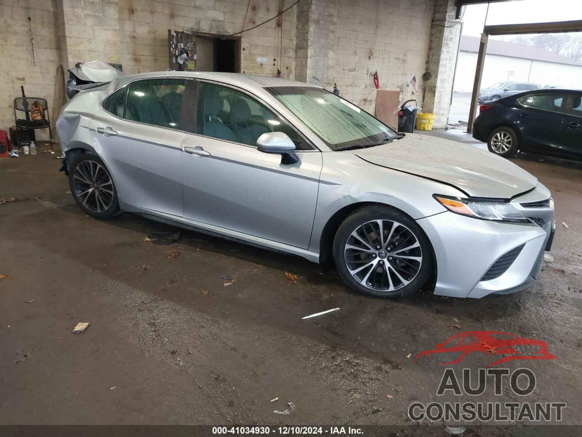 TOYOTA CAMRY 2018 - 4T1B11HK6JU040221