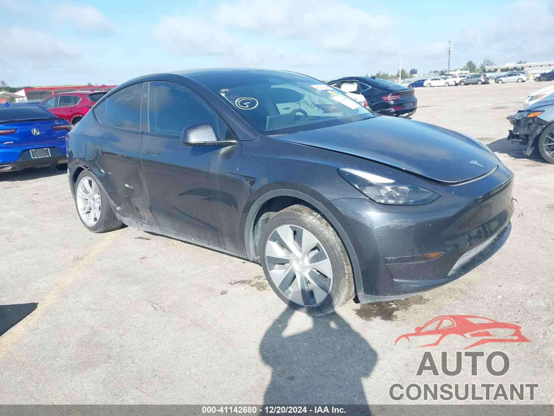 TESLA MODEL Y 2024 - 7SAYGDED8RF008477