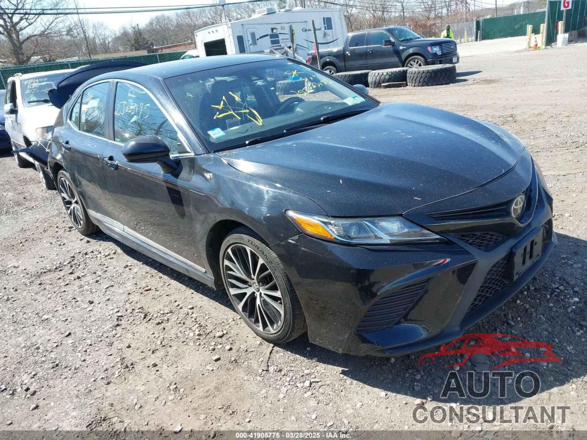 TOYOTA CAMRY 2018 - 4T1B11HK5JU076028