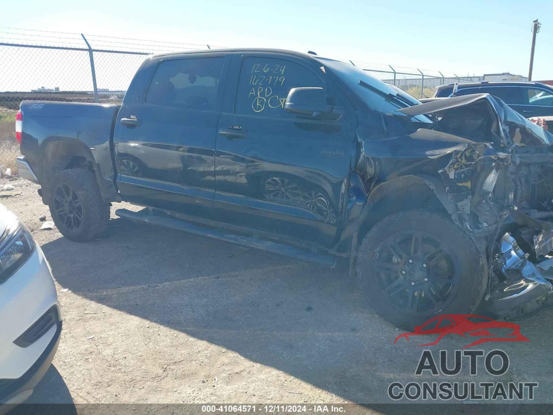 TOYOTA TUNDRA 2019 - 5TFDW5F12KX824427