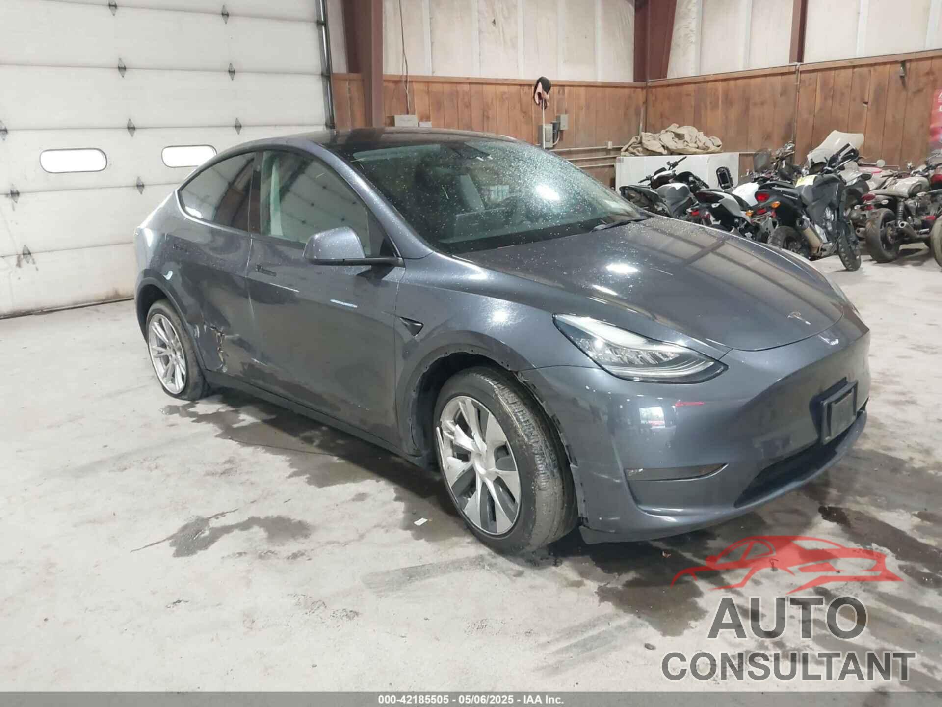 TESLA MODEL Y 2021 - 5YJYGDEE2MF121792