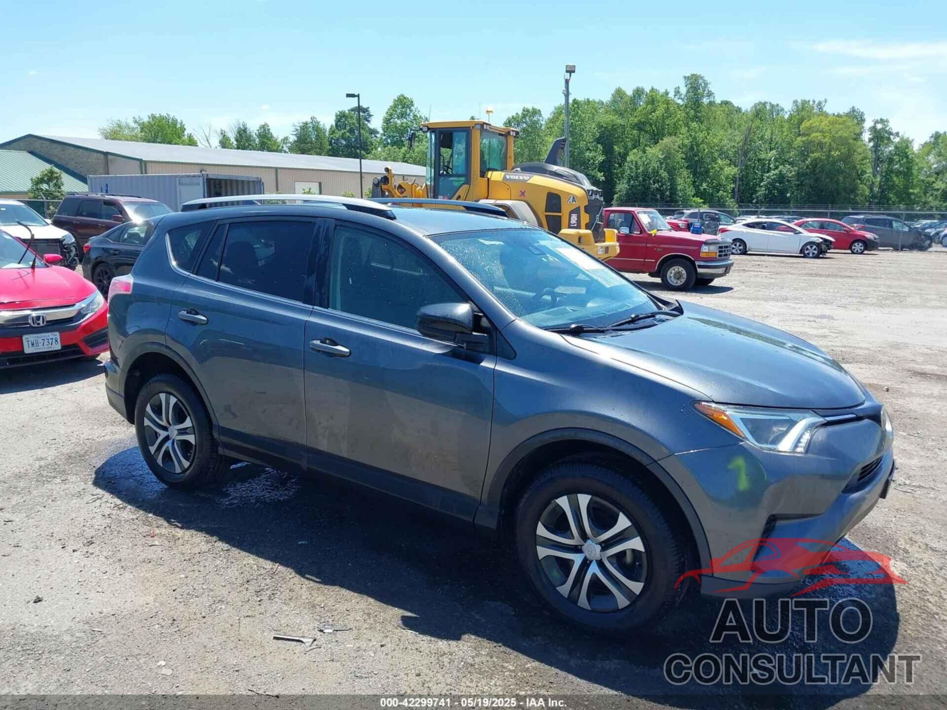 TOYOTA RAV4 2017 - JTMBFREV9HD204770