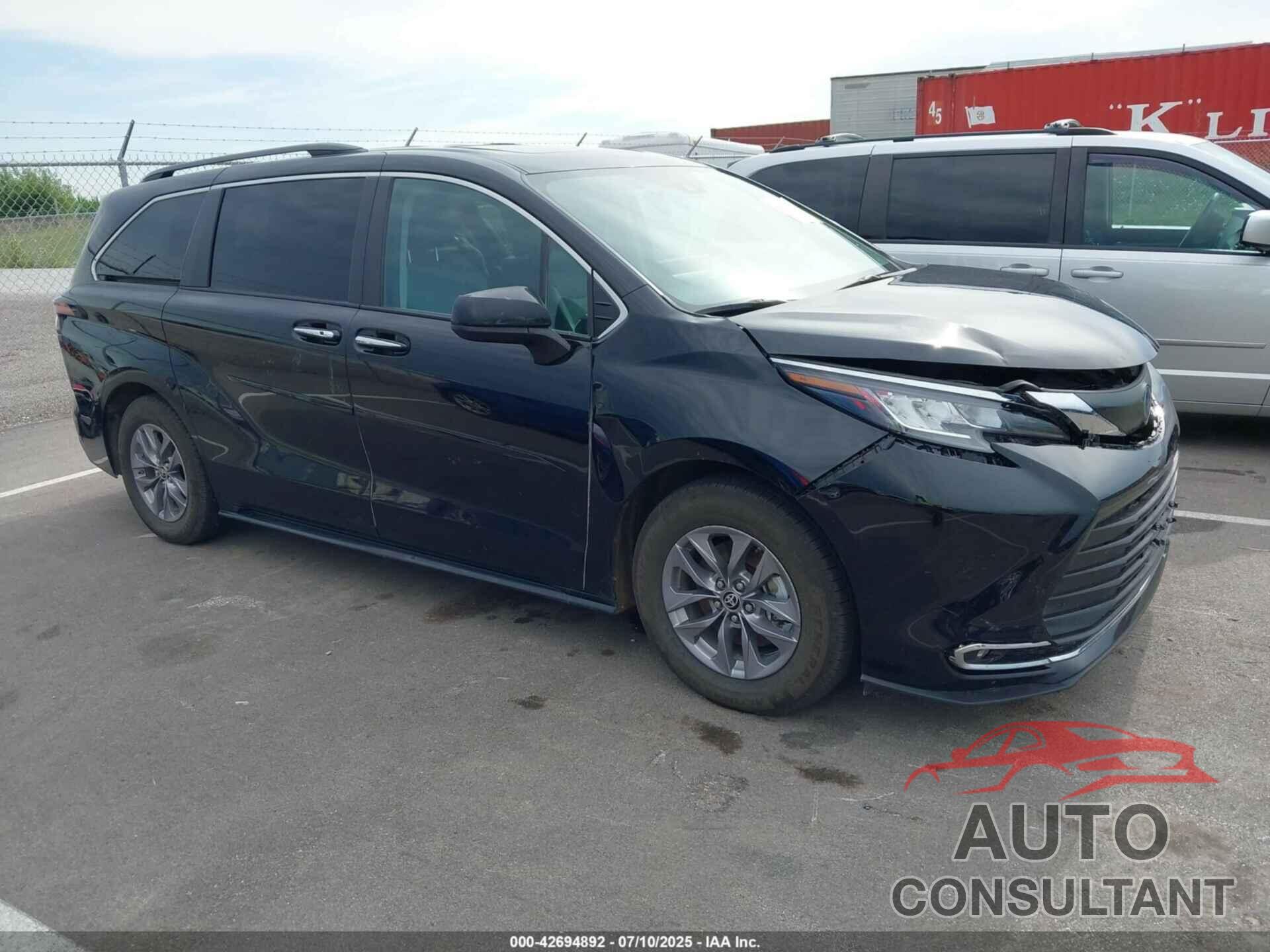 TOYOTA SIENNA 2022 - 5TDJSKFC5NS073011