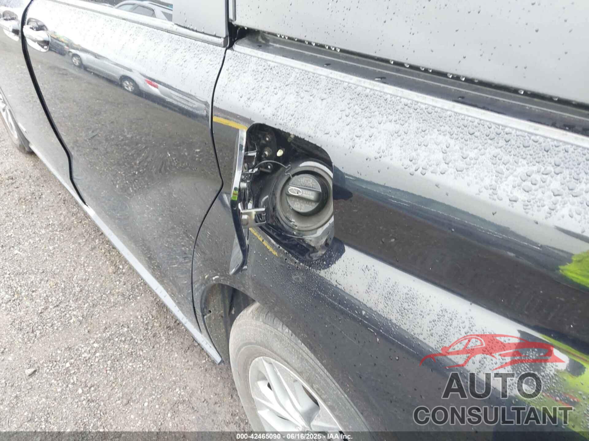 TOYOTA SIENNA 2021 - 5TDYSKFC4MS017574
