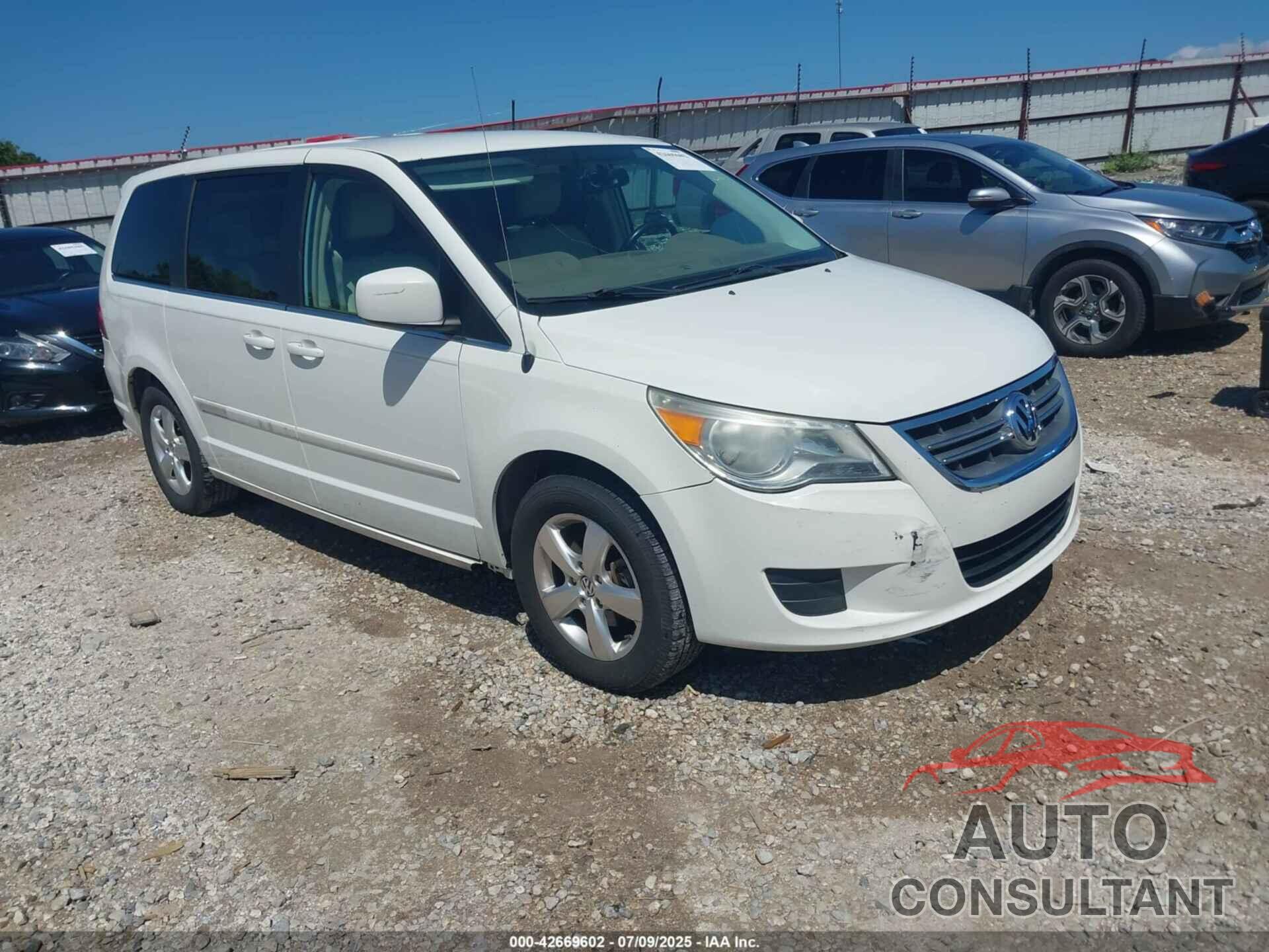 VOLKSWAGEN ROUTAN 2010 - 2V4RW3D19AR174270
