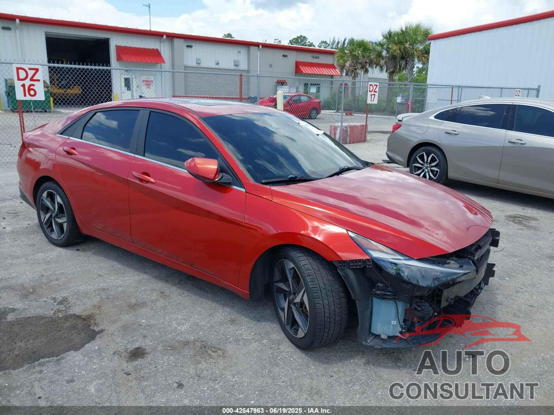 HYUNDAI ELANTRA 2021 - KMHLP4AG7MU138480
