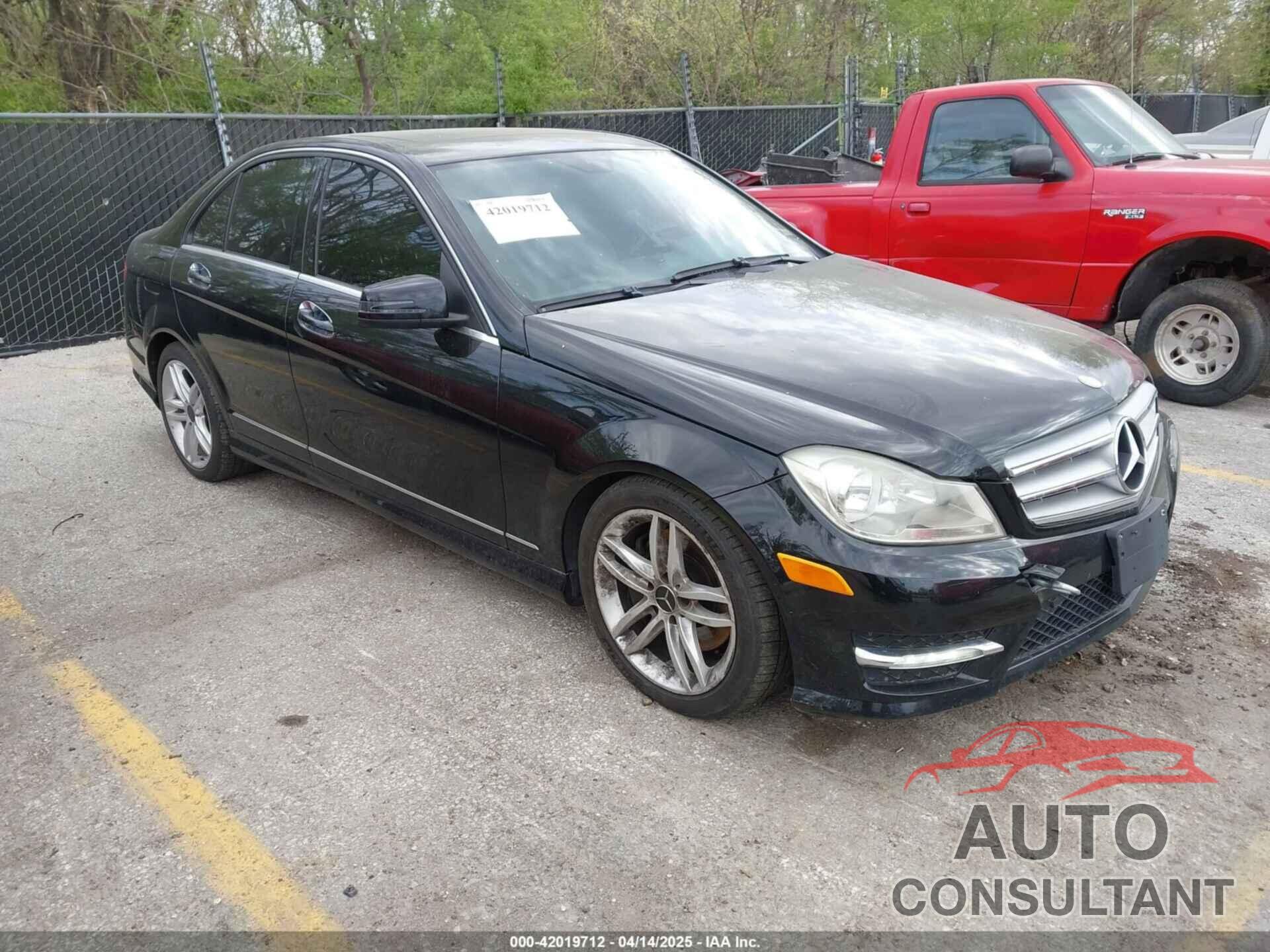 MERCEDES-BENZ C 300 2013 - WDDGF8AB5DR259585