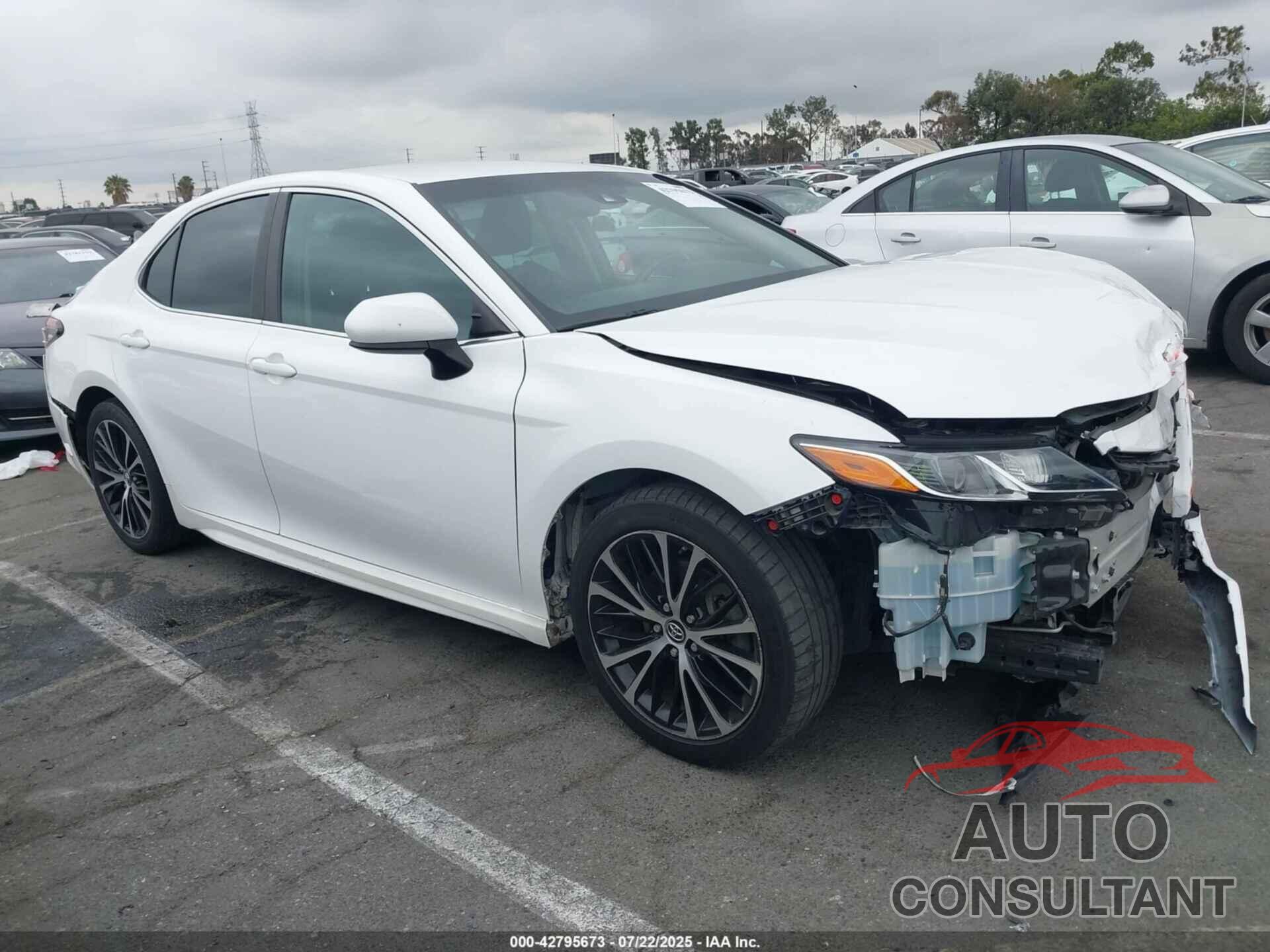 TOYOTA CAMRY 2018 - 4T1B11HK1JU559130