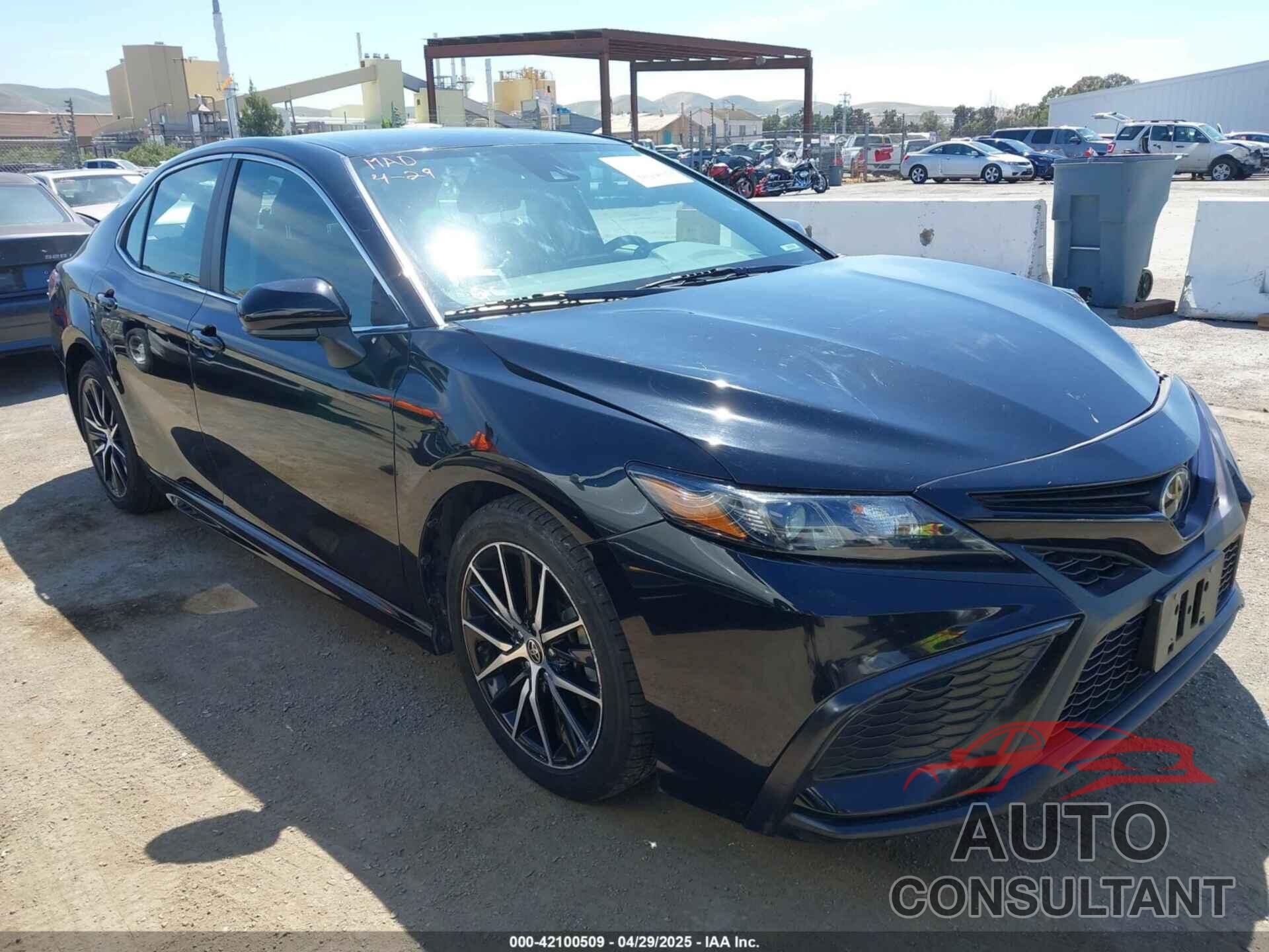 TOYOTA CAMRY 2021 - 4T1G11AK5MU414404