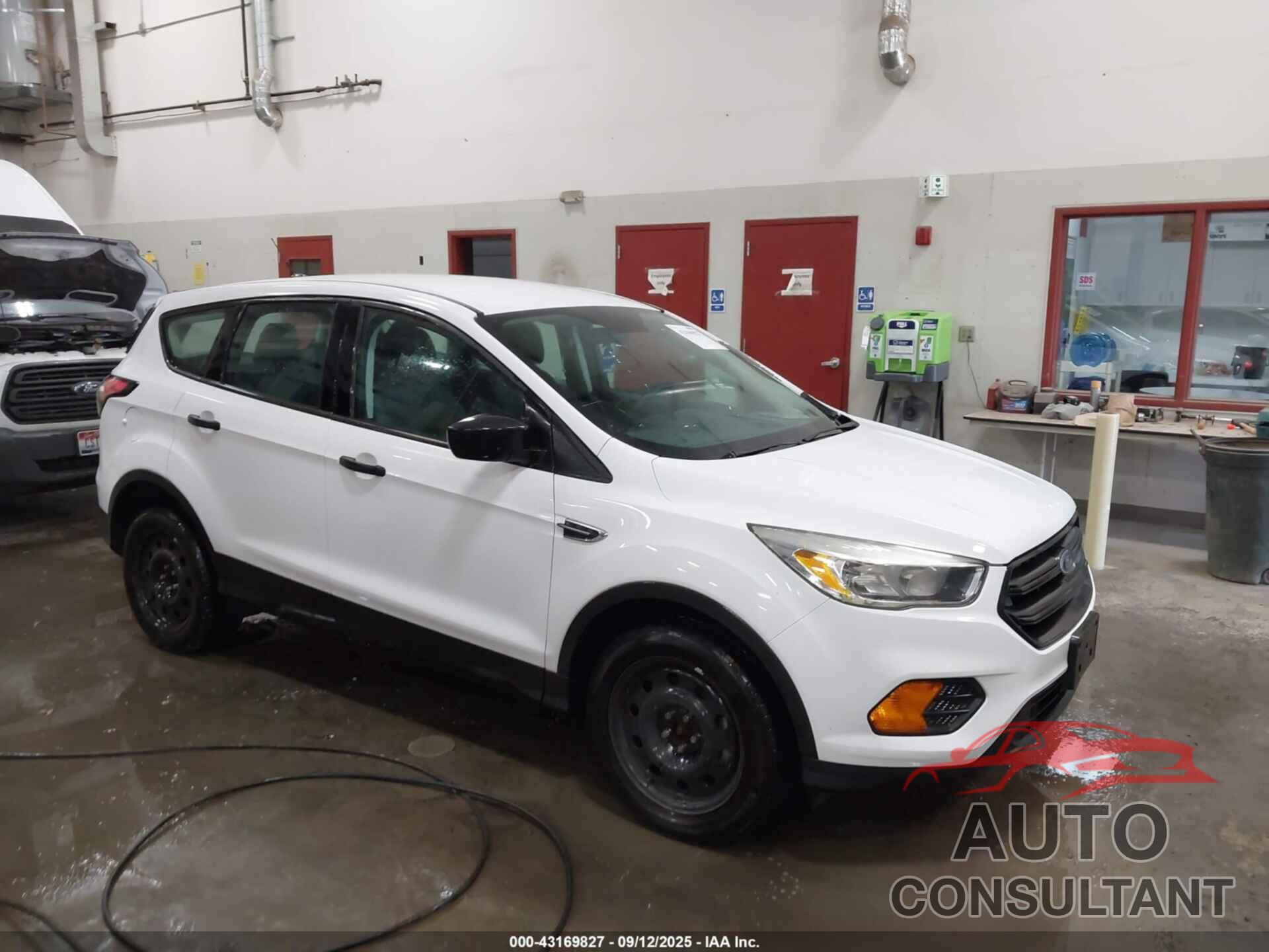 FORD ESCAPE 2017 - 1FMCU0F76HUE36180