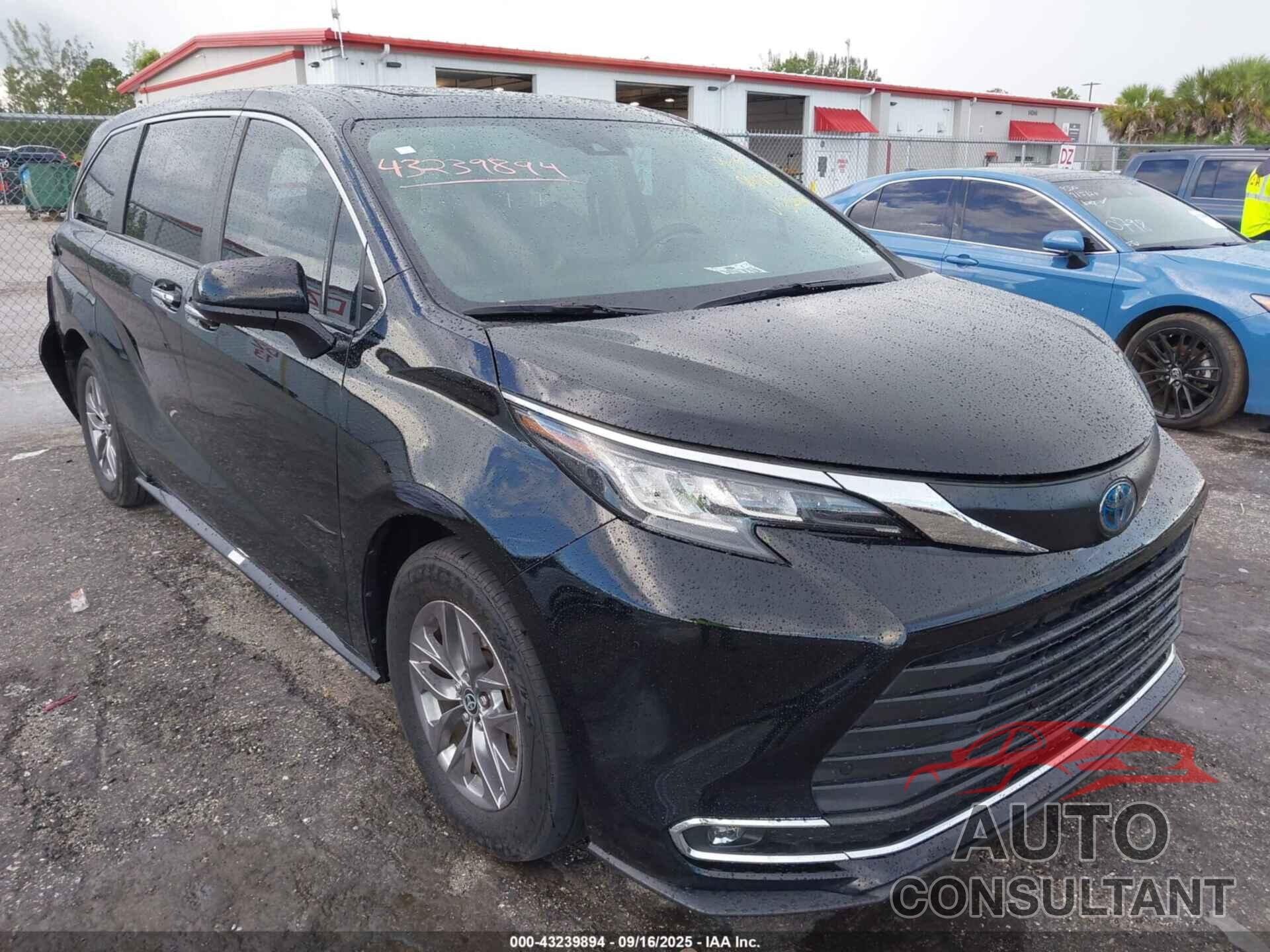 TOYOTA SIENNA 2023 - 5TDYRKEC2PS153204