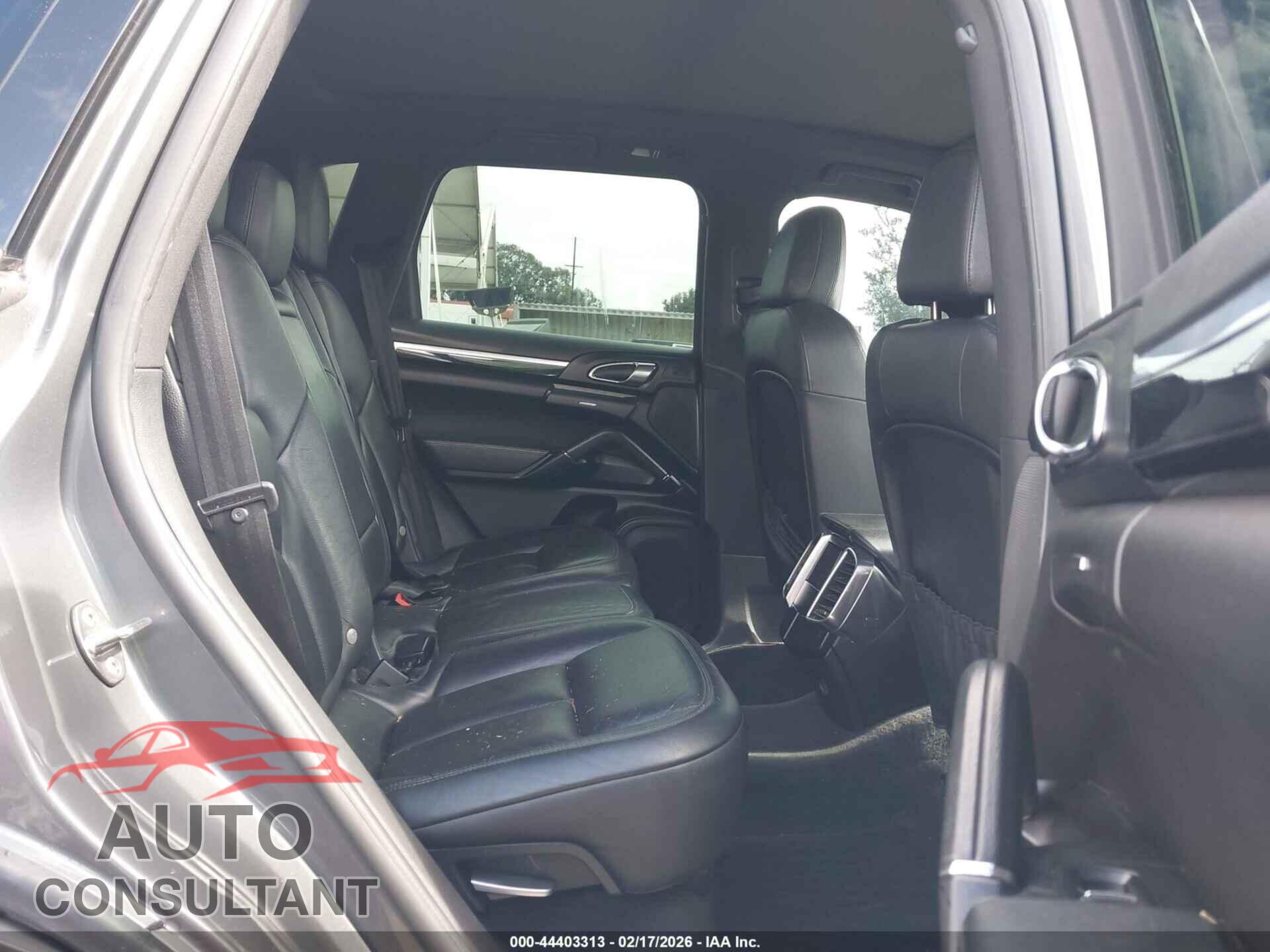 PORSCHE CAYENNE 2018 - WP1AA2A26JKA04569