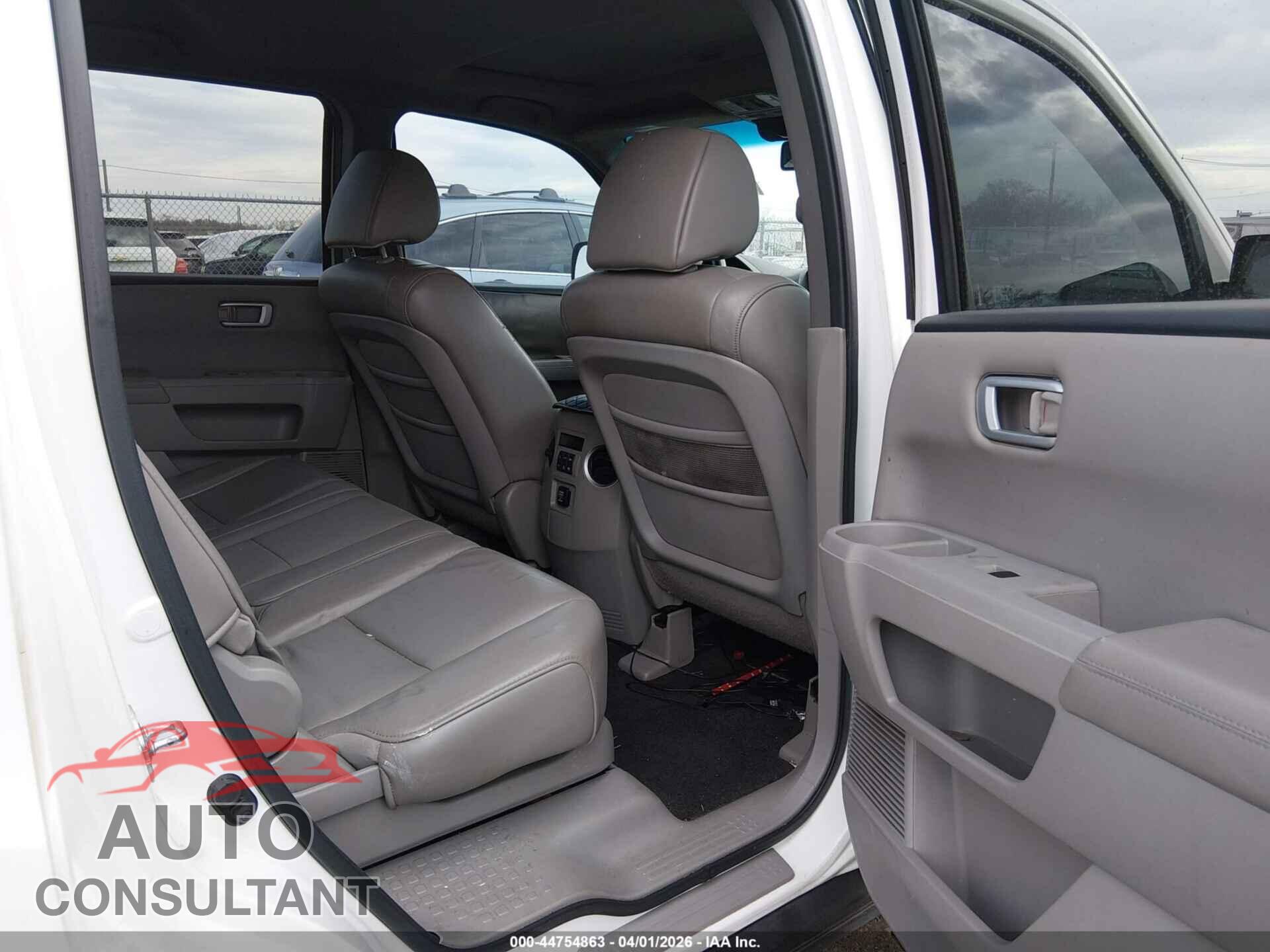 HONDA PILOT 2011 - 5FNYF4H56BB034800