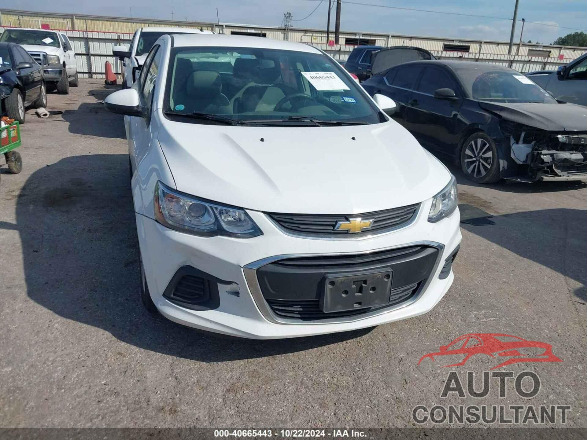 CHEVROLET SONIC 2018 - 1G1JB5SH1J4109407