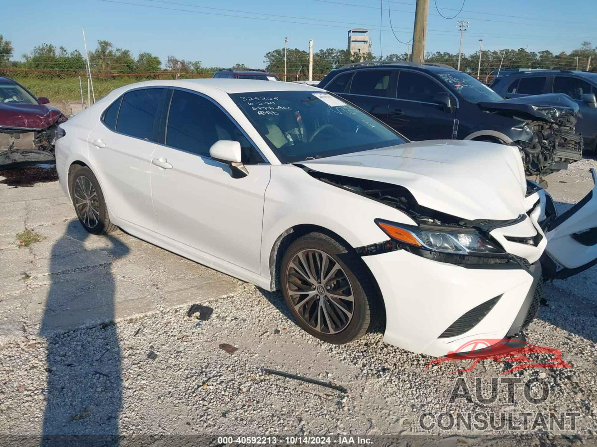 TOYOTA CAMRY 2018 - 4T1B11HK7JU671902