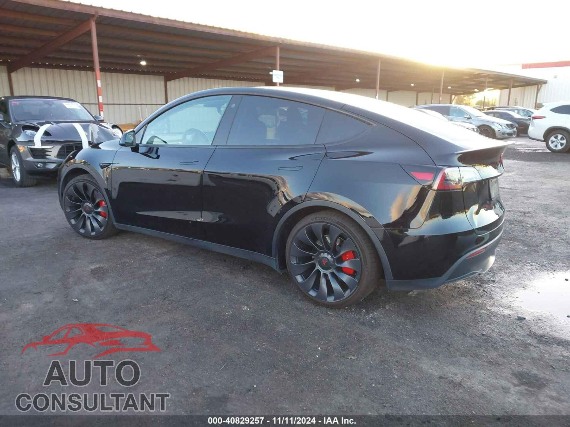 TESLA MODEL Y 2023 - 7SAYGDEF6PF668564