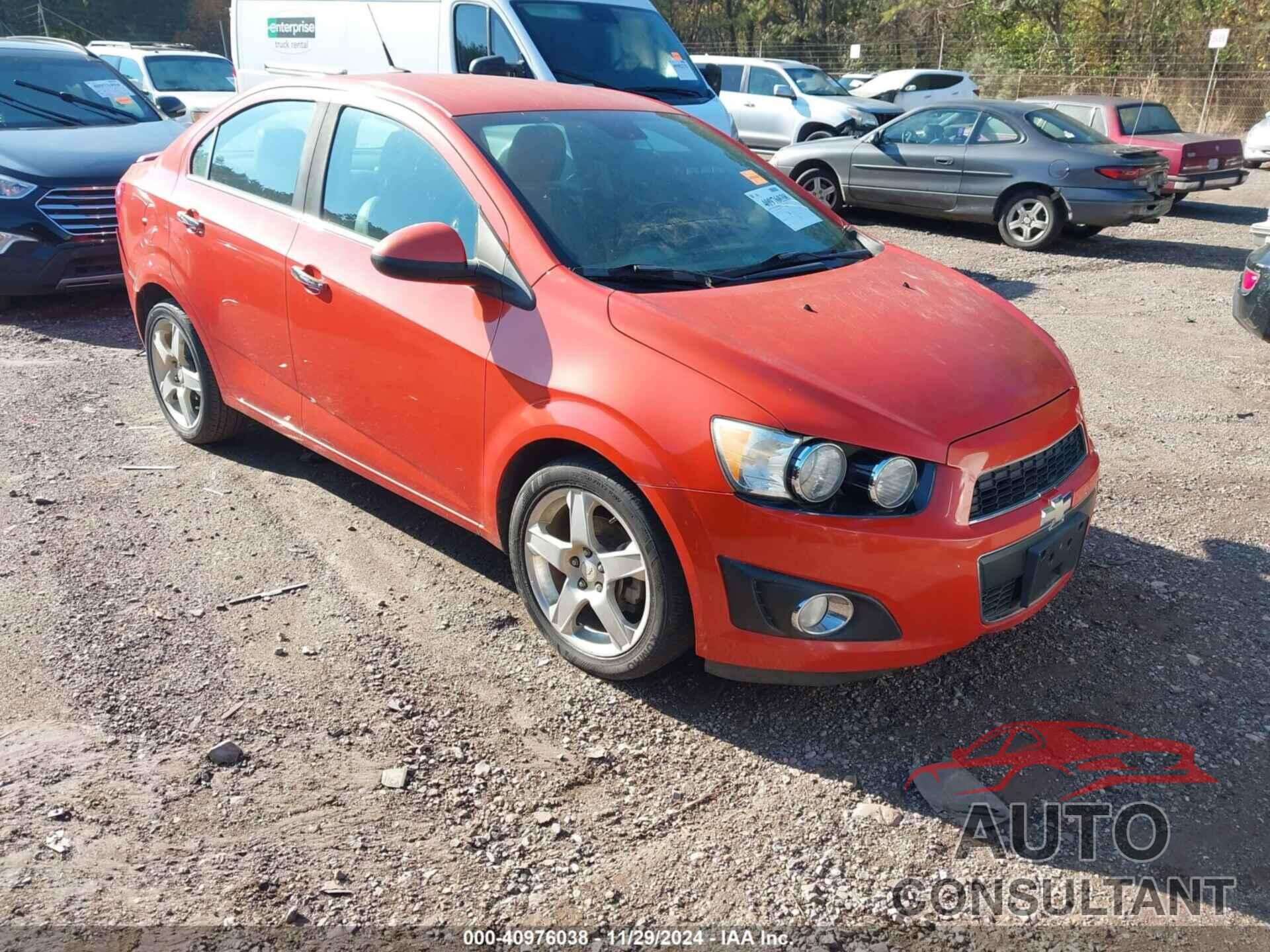 CHEVROLET SONIC 2013 - 1G1JE5SB8D4227025