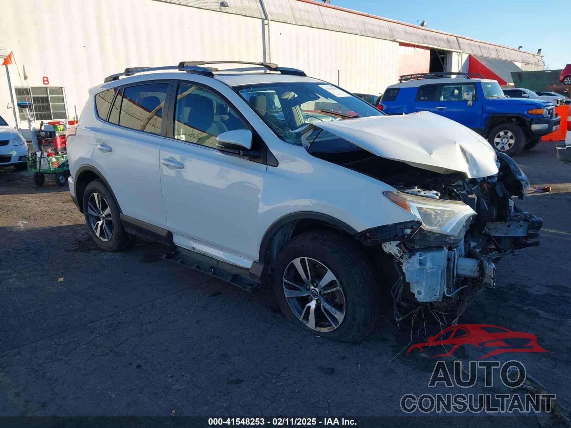 TOYOTA RAV4 2017 - JTMRFREV6HJ702165