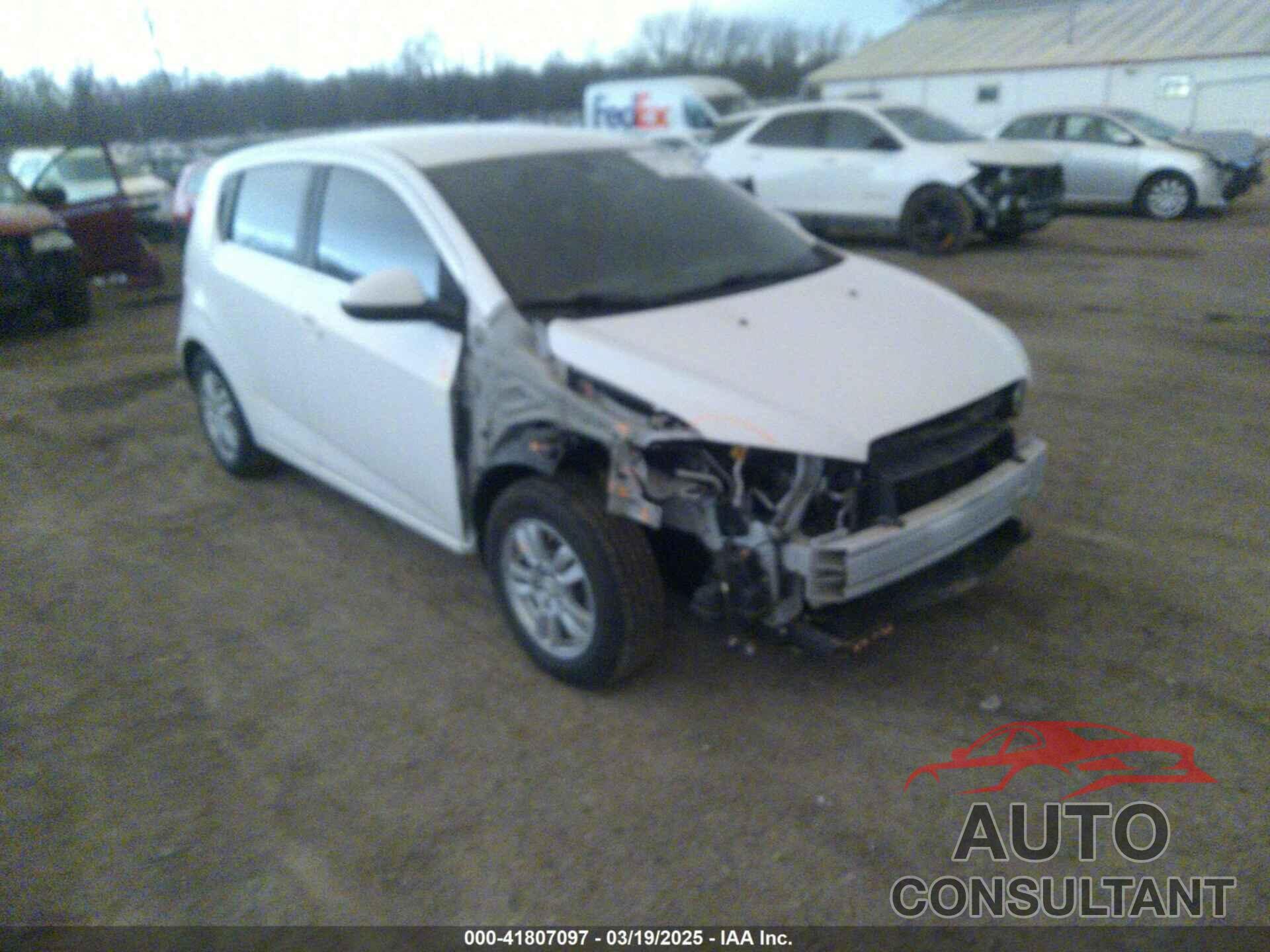 CHEVROLET SONIC 2015 - 1G1JC6SH2F4112262