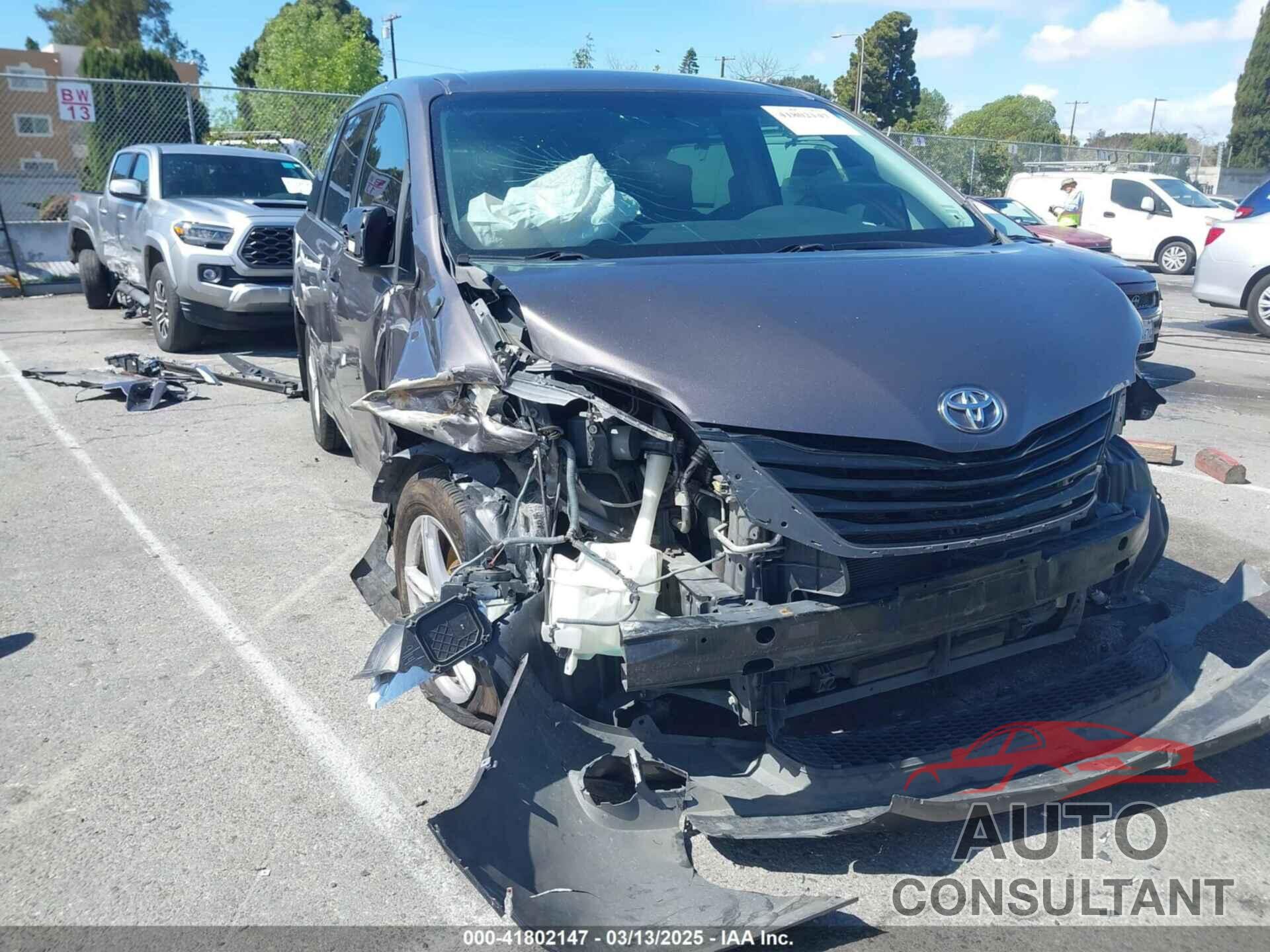 TOYOTA SIENNA 2011 - 5TDZK3DC0BS078642