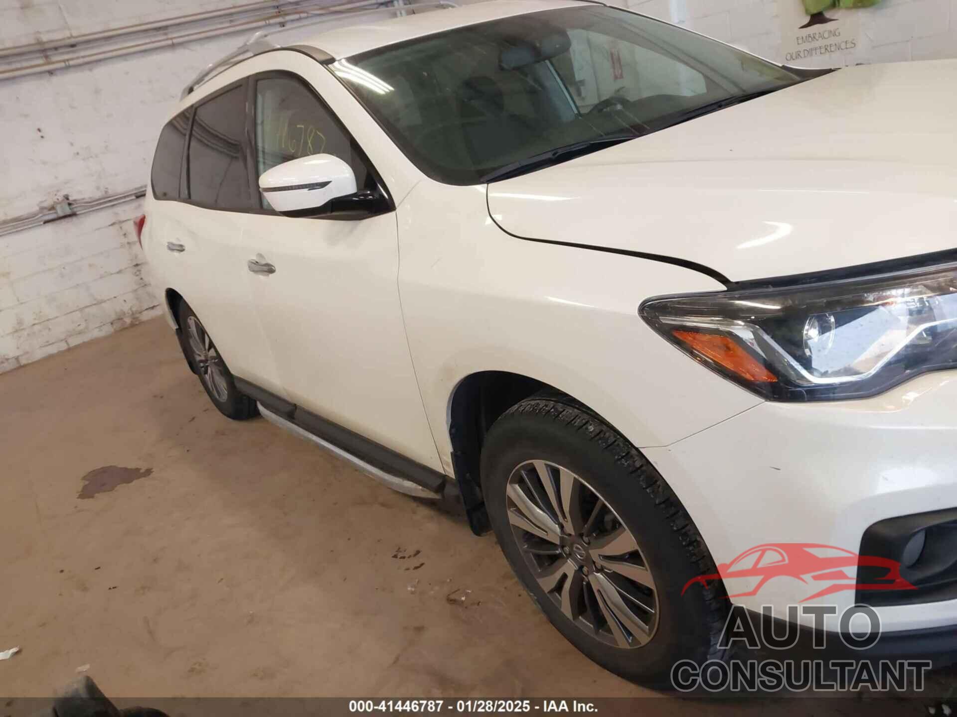 NISSAN PATHFINDER 2019 - 5N1DR2MM3KC641608
