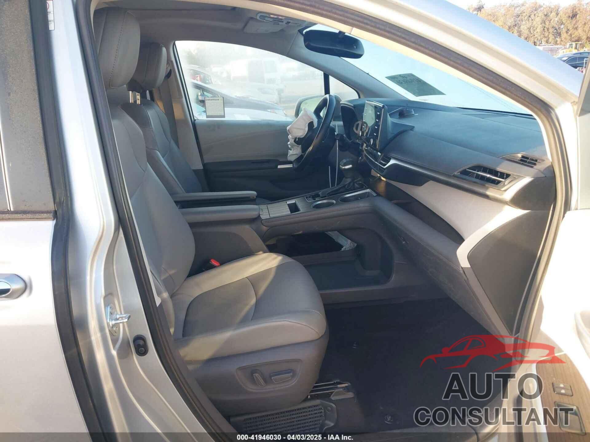 TOYOTA SIENNA 2021 - 5TDYRKEC2MS074448