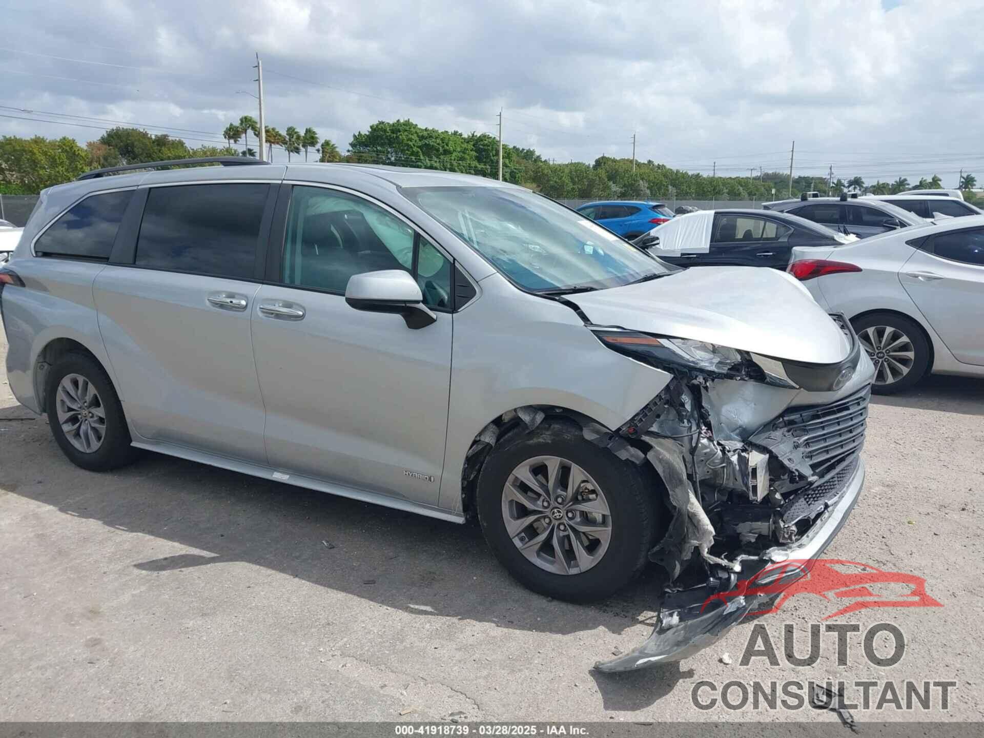TOYOTA SIENNA 2021 - 5TDYRKEC2MS072800