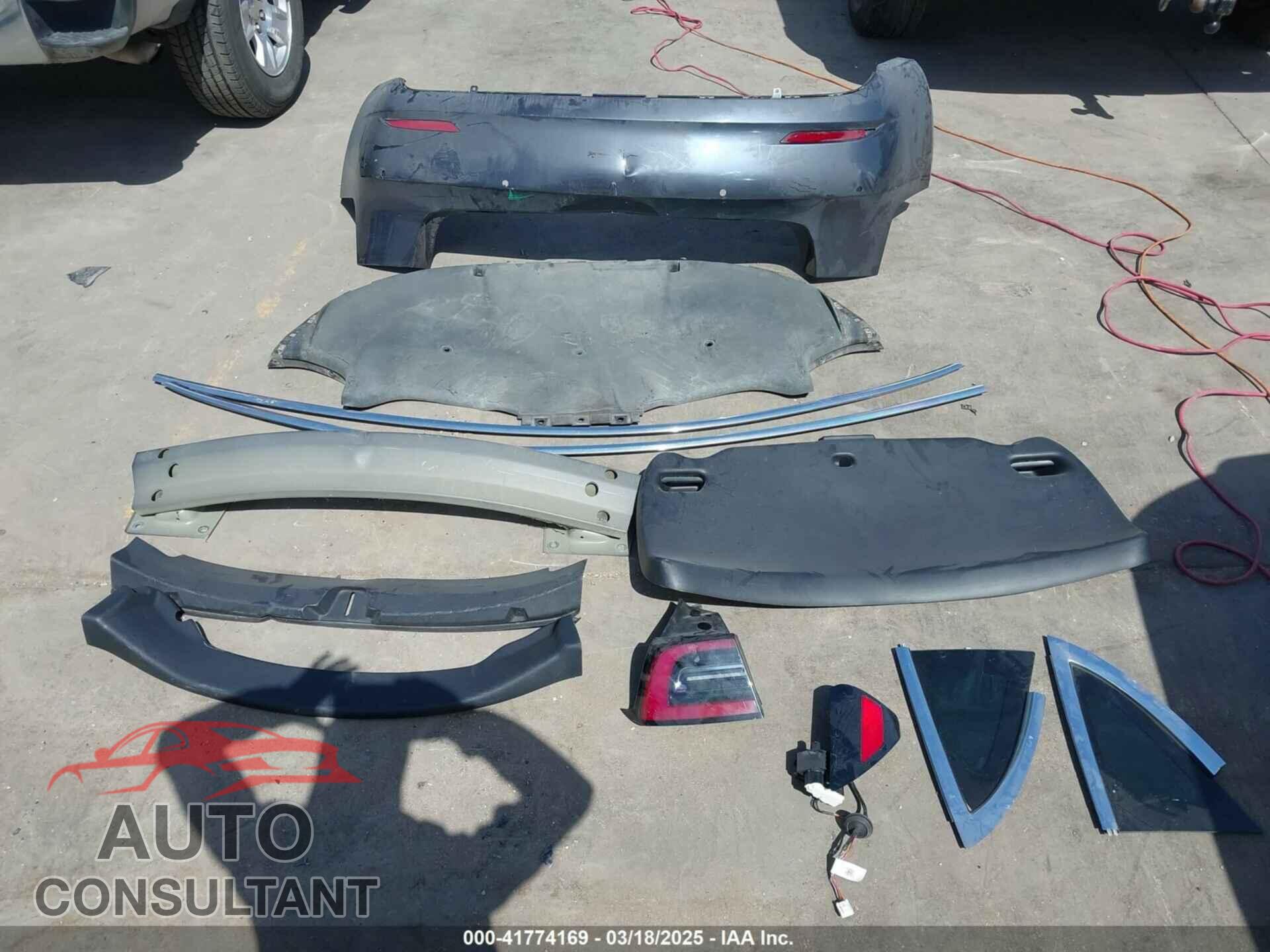 TESLA MODEL 3 2018 - 5YJ3E1EA4JF157782
