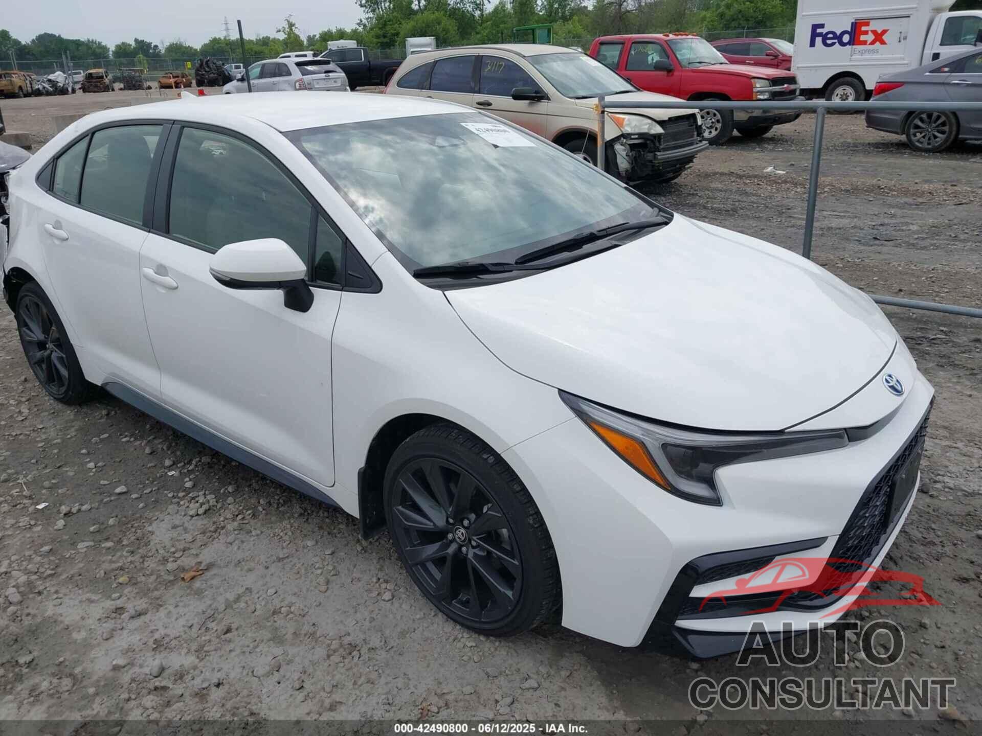 TOYOTA COROLLA 2024 - JTDBCMFE5R3042086