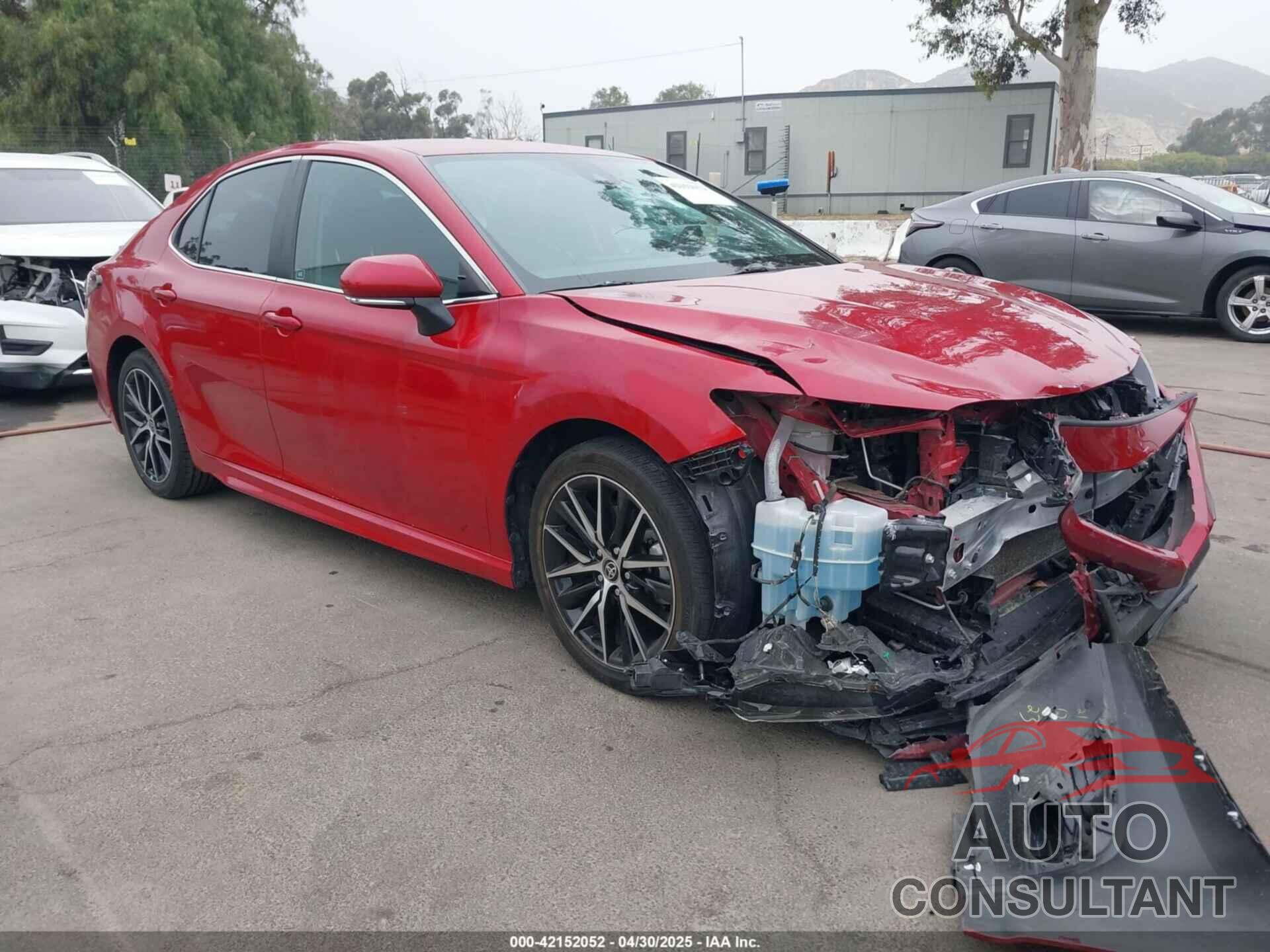TOYOTA CAMRY 2022 - 4T1G11AK0NU052841