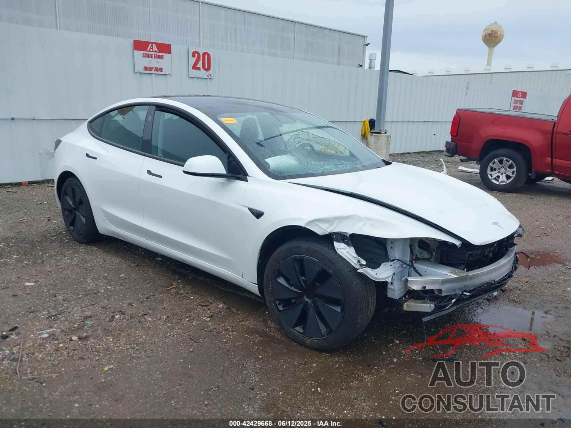 TESLA MODEL 3 2025 - 5YJ3E1EB1SF932212
