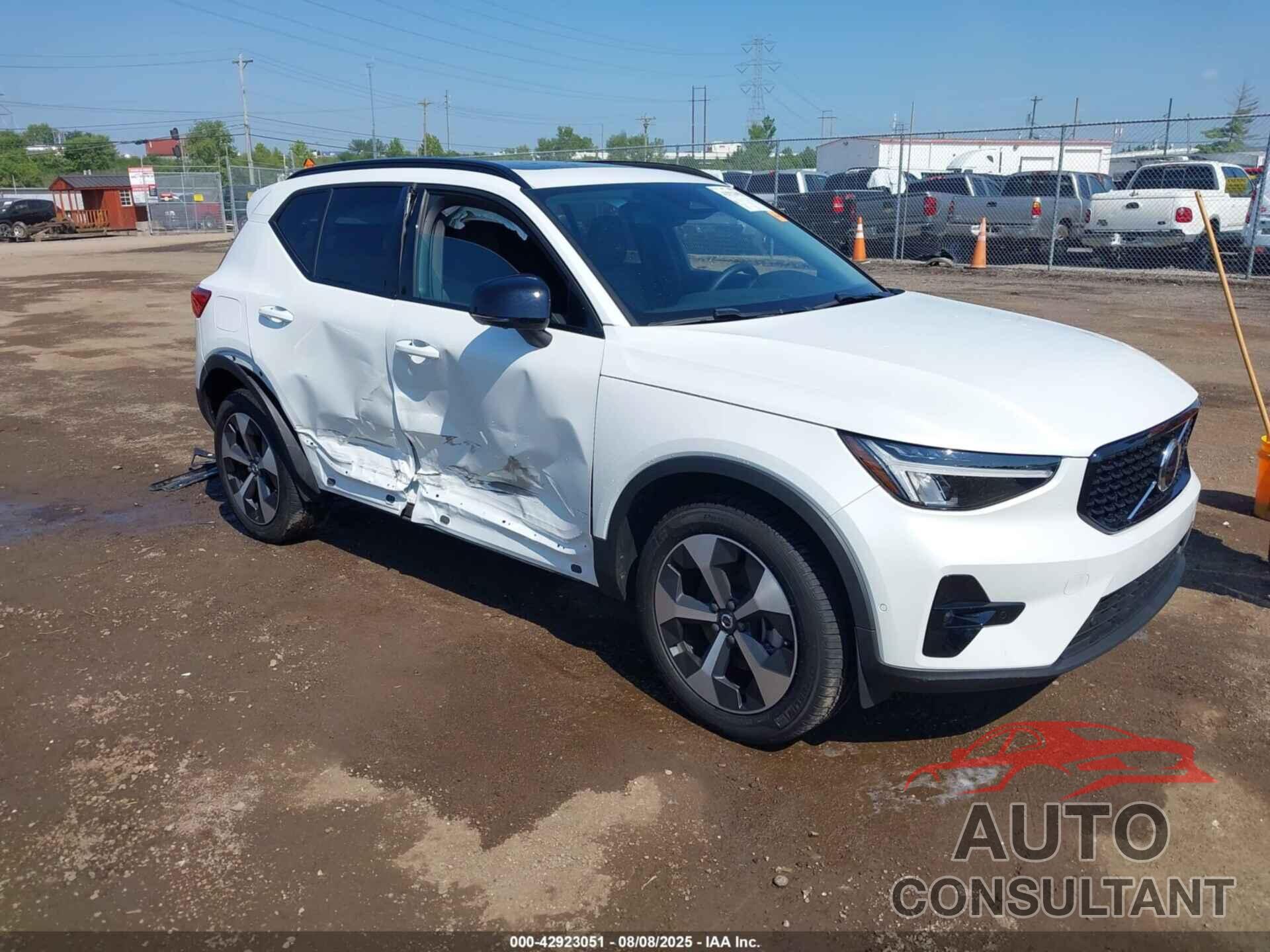 VOLVO XC40 2023 - YV4L12UX1P2047630