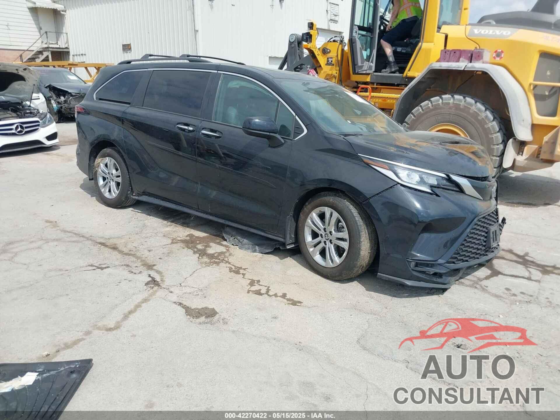 TOYOTA SIENNA 2023 - 5TDDSKFC5PS104449