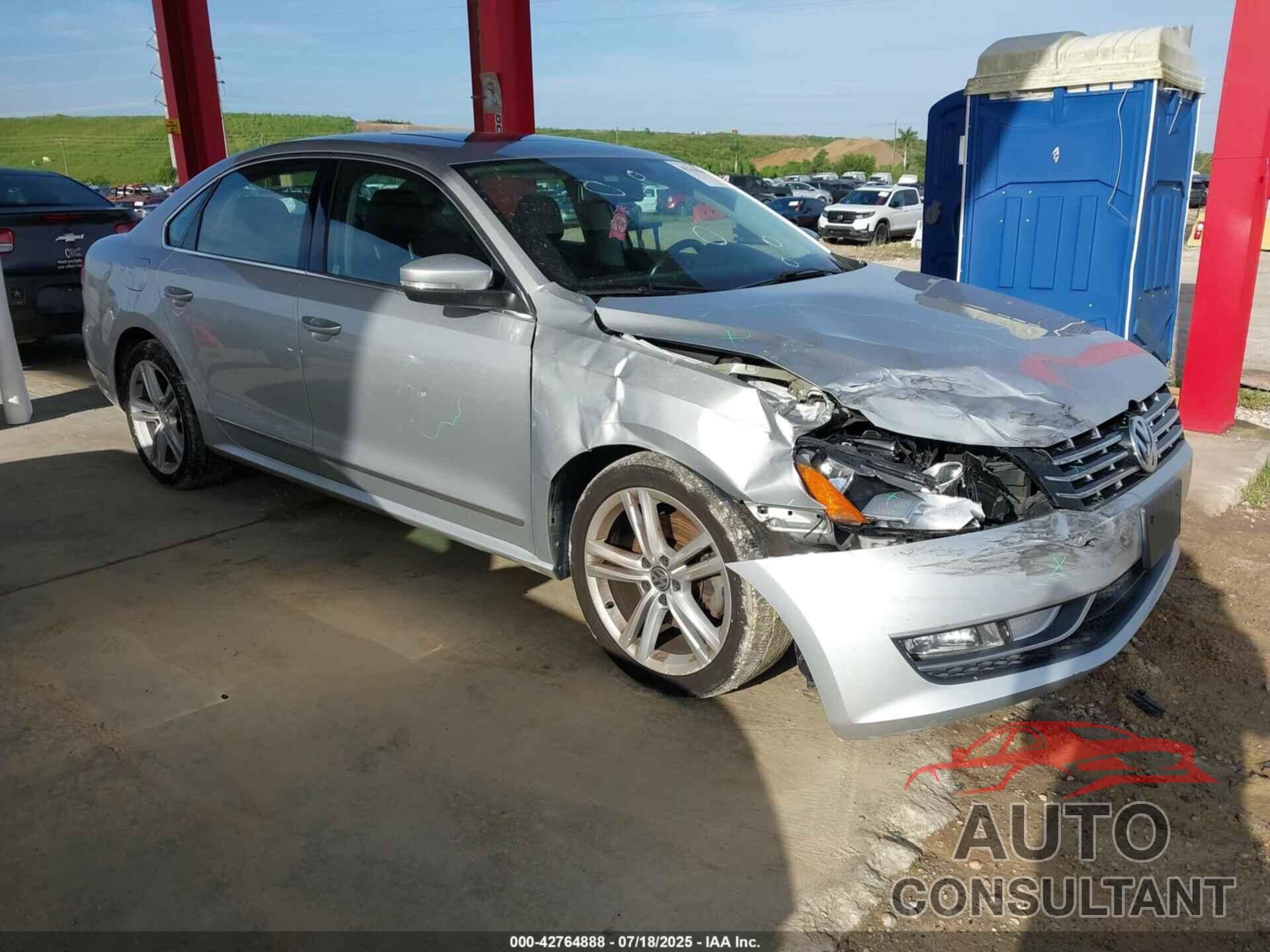 VOLKSWAGEN PASSAT 2013 - 1VWCN7A30DC113965