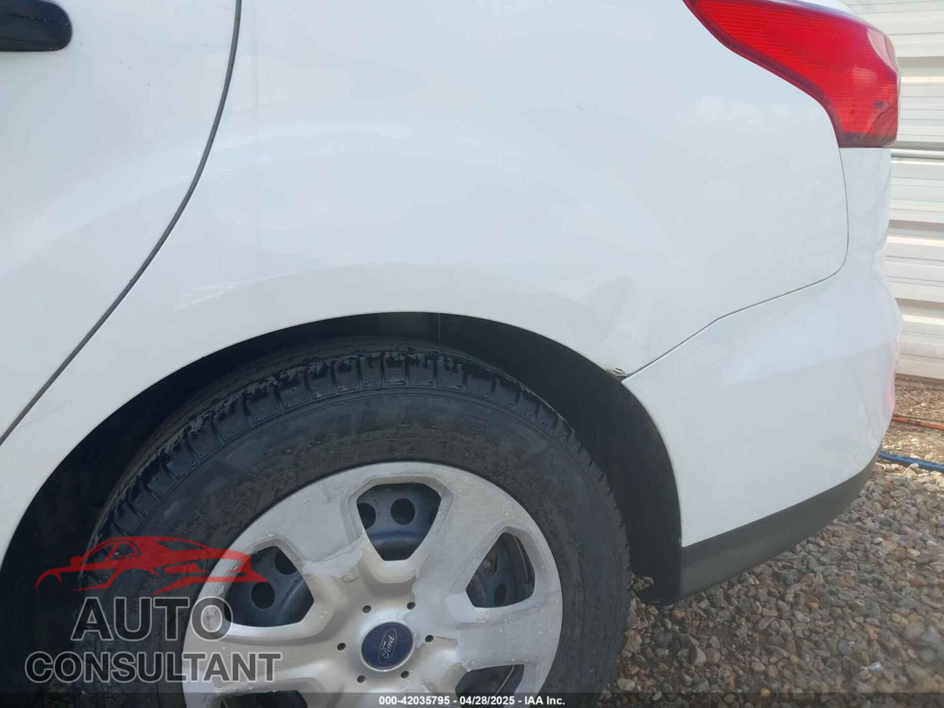 FORD FOCUS 2017 - 1FADP3E21HL201625