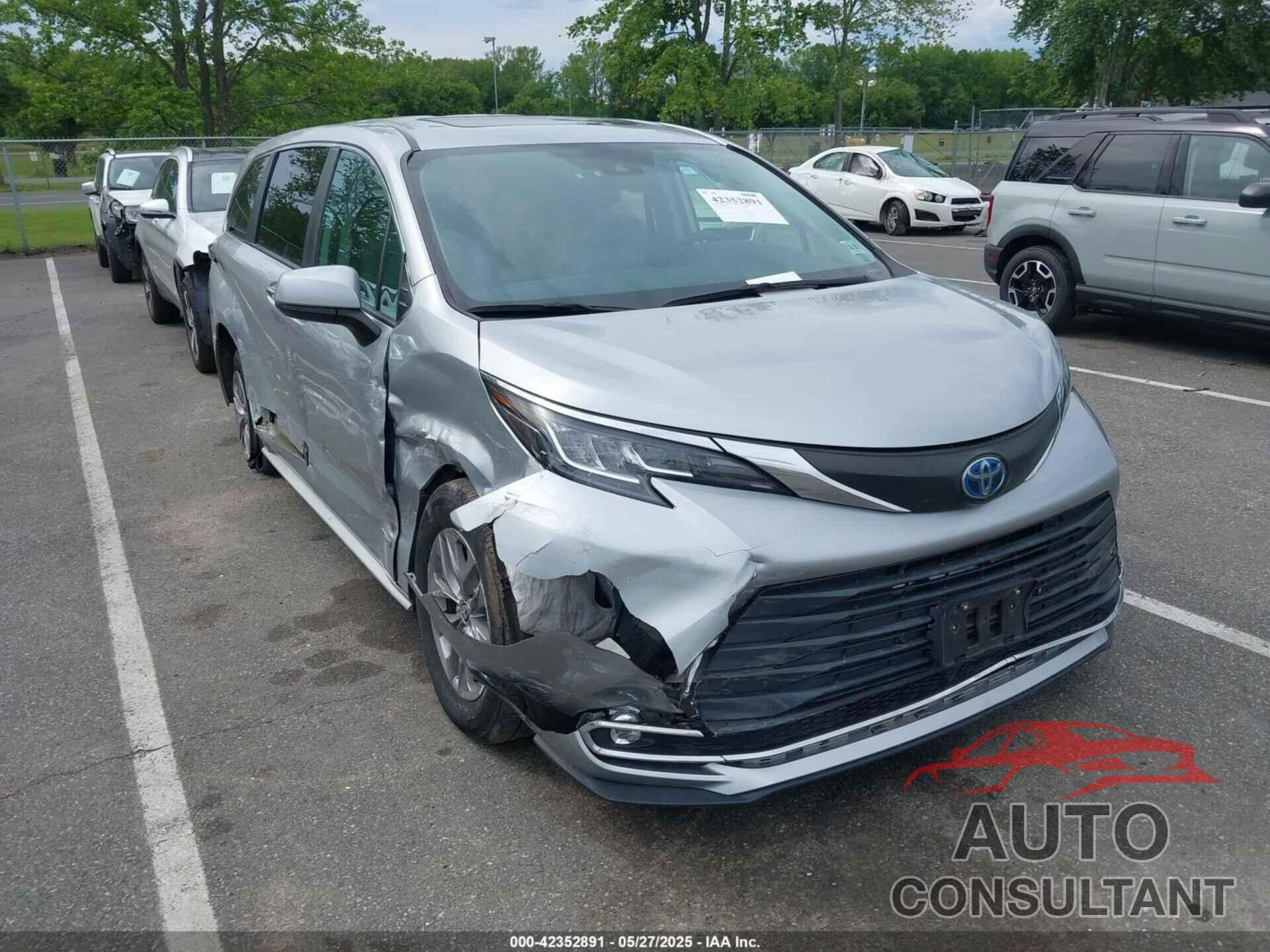 TOYOTA SIENNA 2021 - 5TDYSKFC4MS004419