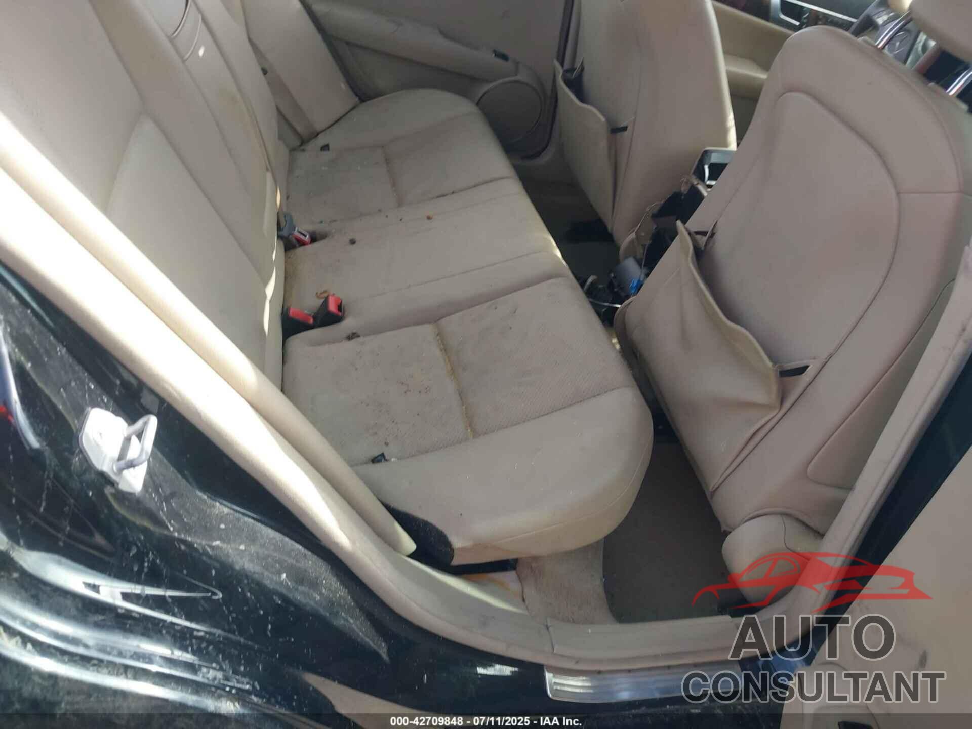 MERCEDES-BENZ C 250 2013 - WDDGF4HBXDR275022